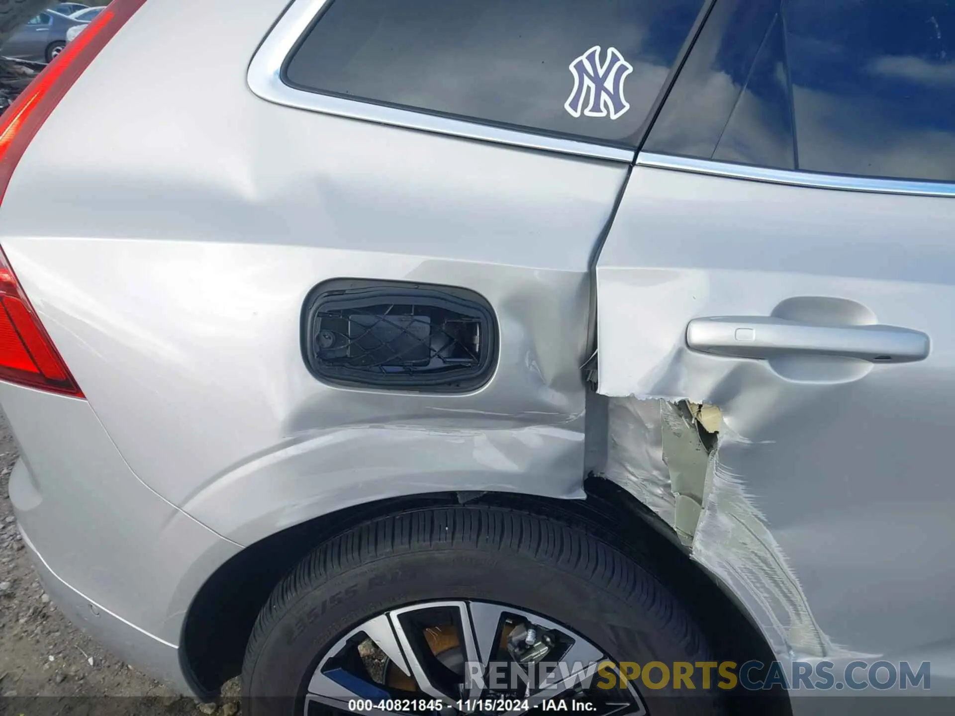 19 Photograph of a damaged car YV4L12RN7P1193155 VOLVO XC60 2023