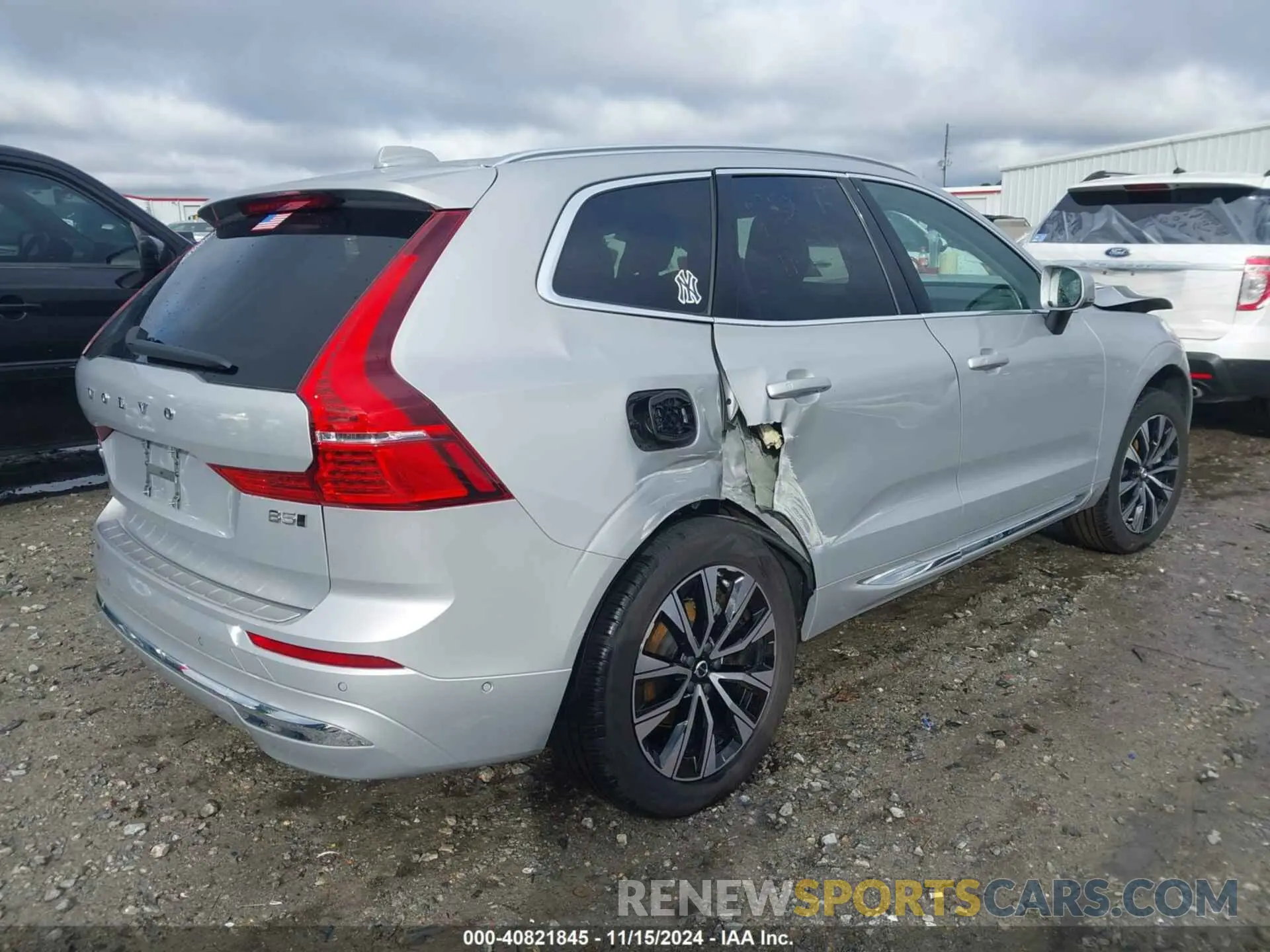 4 Photograph of a damaged car YV4L12RN7P1193155 VOLVO XC60 2023