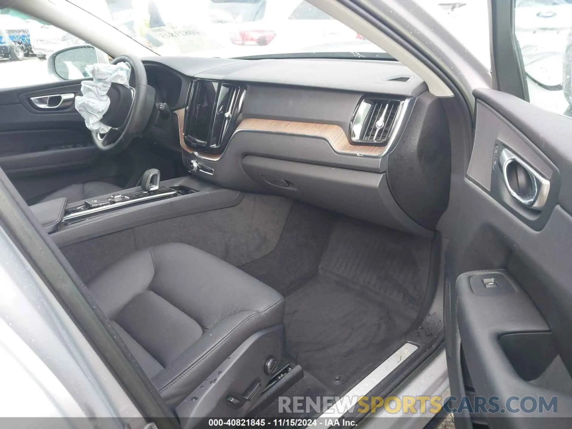 5 Photograph of a damaged car YV4L12RN7P1193155 VOLVO XC60 2023