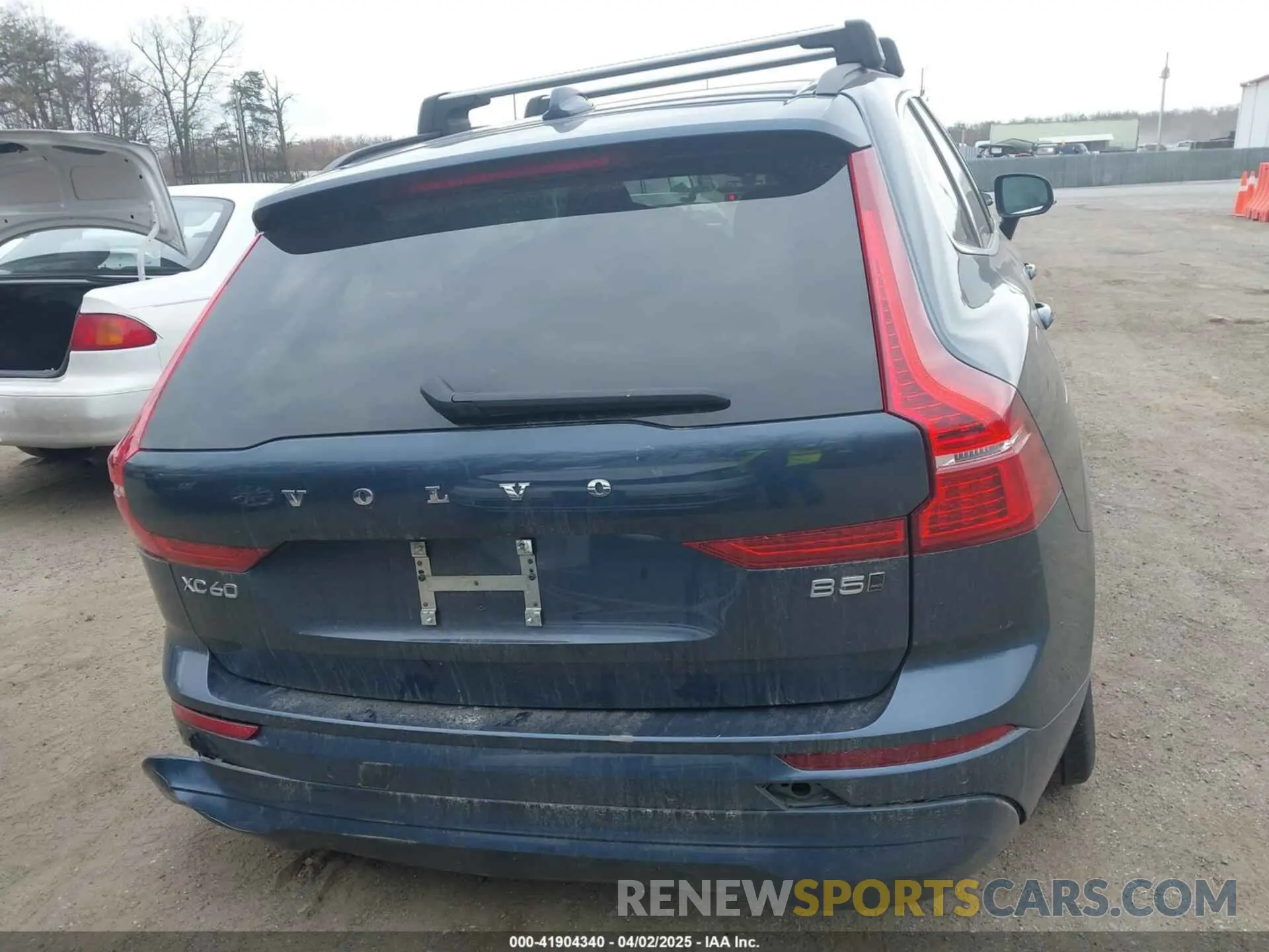 16 Photograph of a damaged car YV4L12RV7P1244833 VOLVO XC60 2023