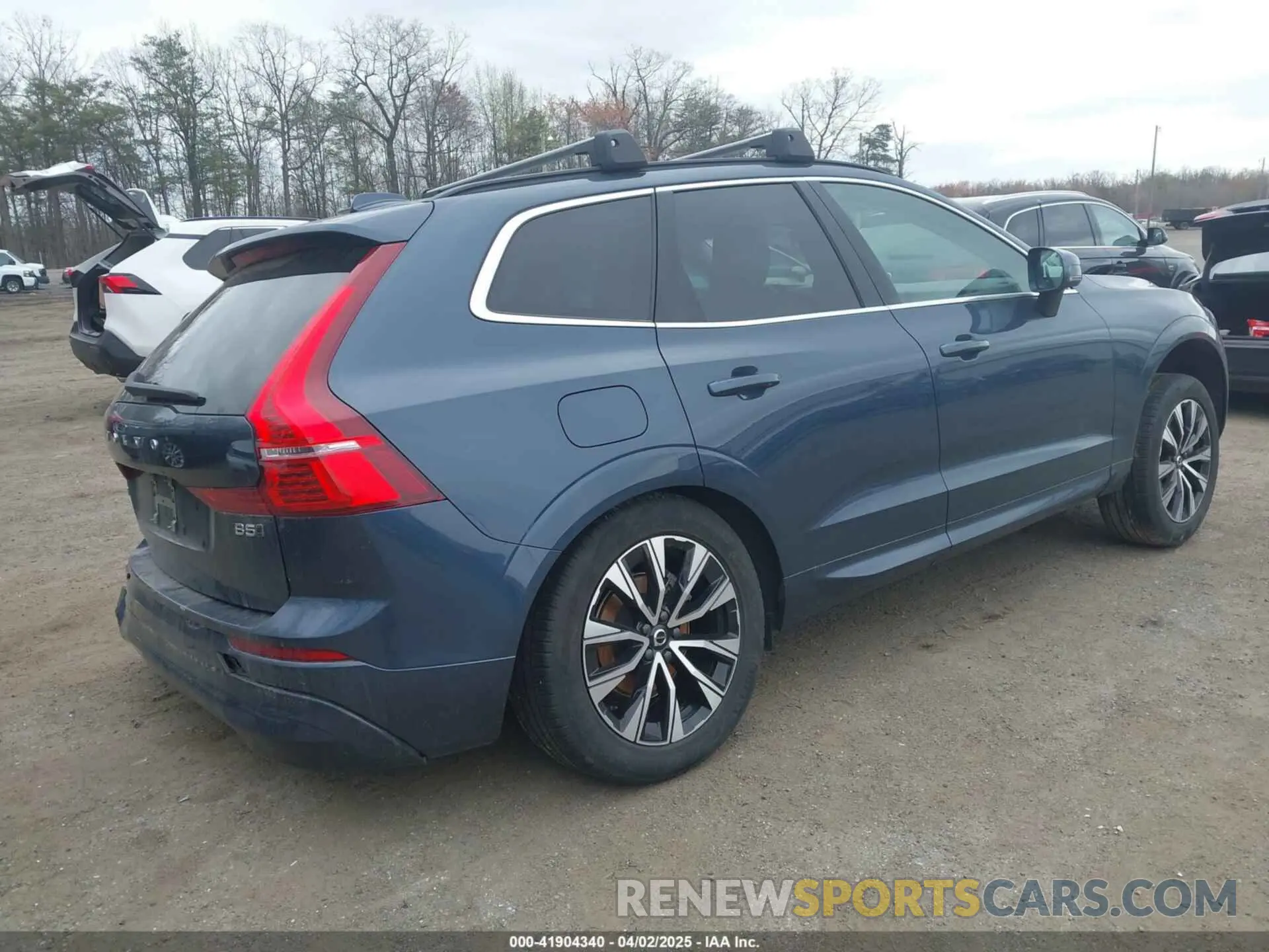 4 Photograph of a damaged car YV4L12RV7P1244833 VOLVO XC60 2023