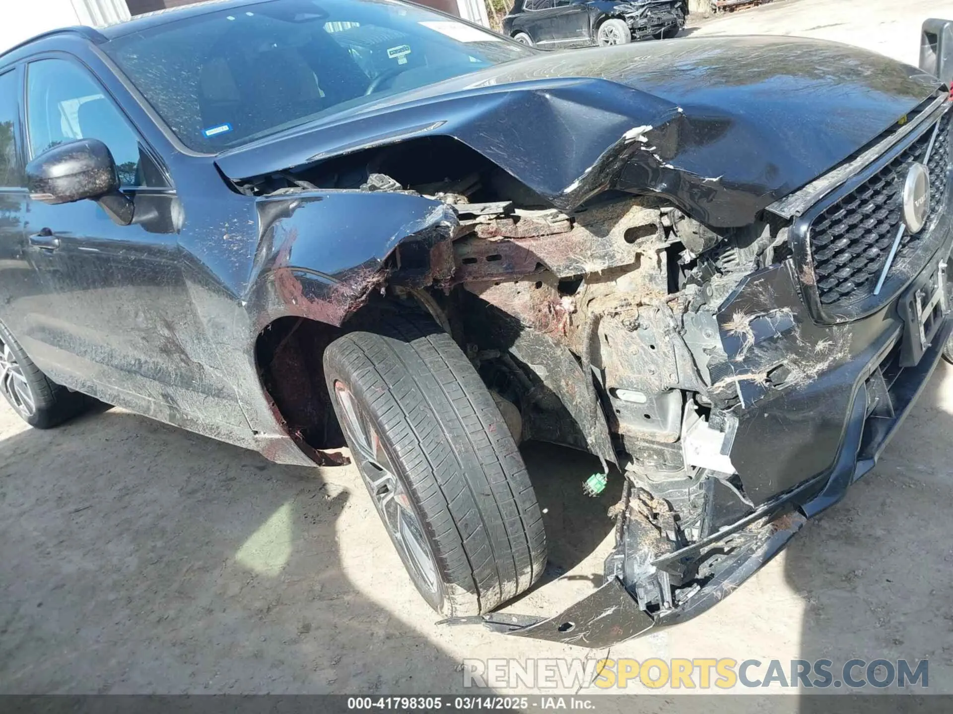 6 Photograph of a damaged car YV4L12RW1P1226384 VOLVO XC60 2023