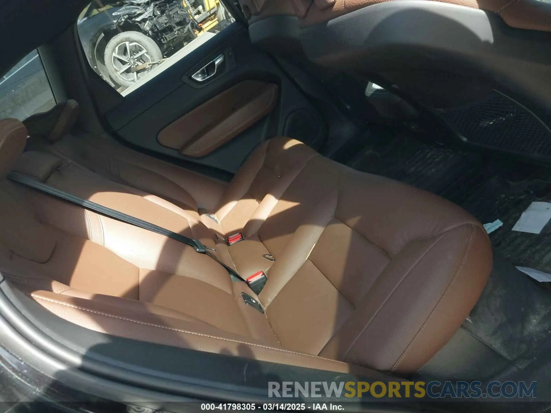 8 Photograph of a damaged car YV4L12RW1P1226384 VOLVO XC60 2023