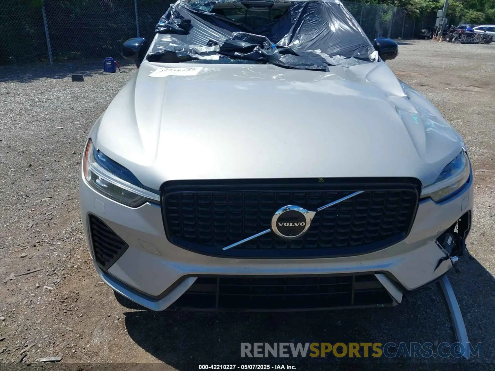 10 Photograph of a damaged car YV4L12RW2P1198966 VOLVO XC60 2023