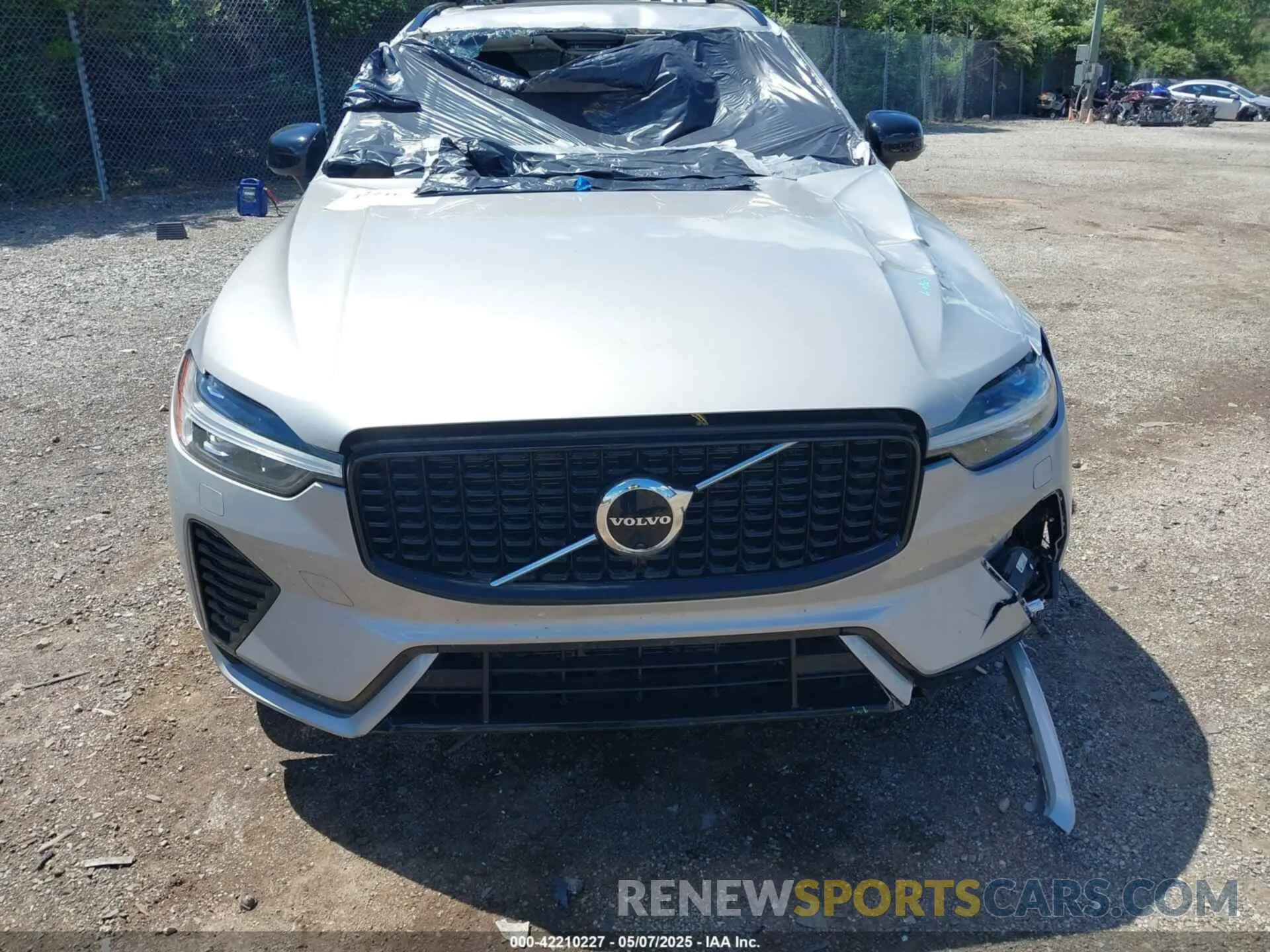 12 Photograph of a damaged car YV4L12RW2P1198966 VOLVO XC60 2023