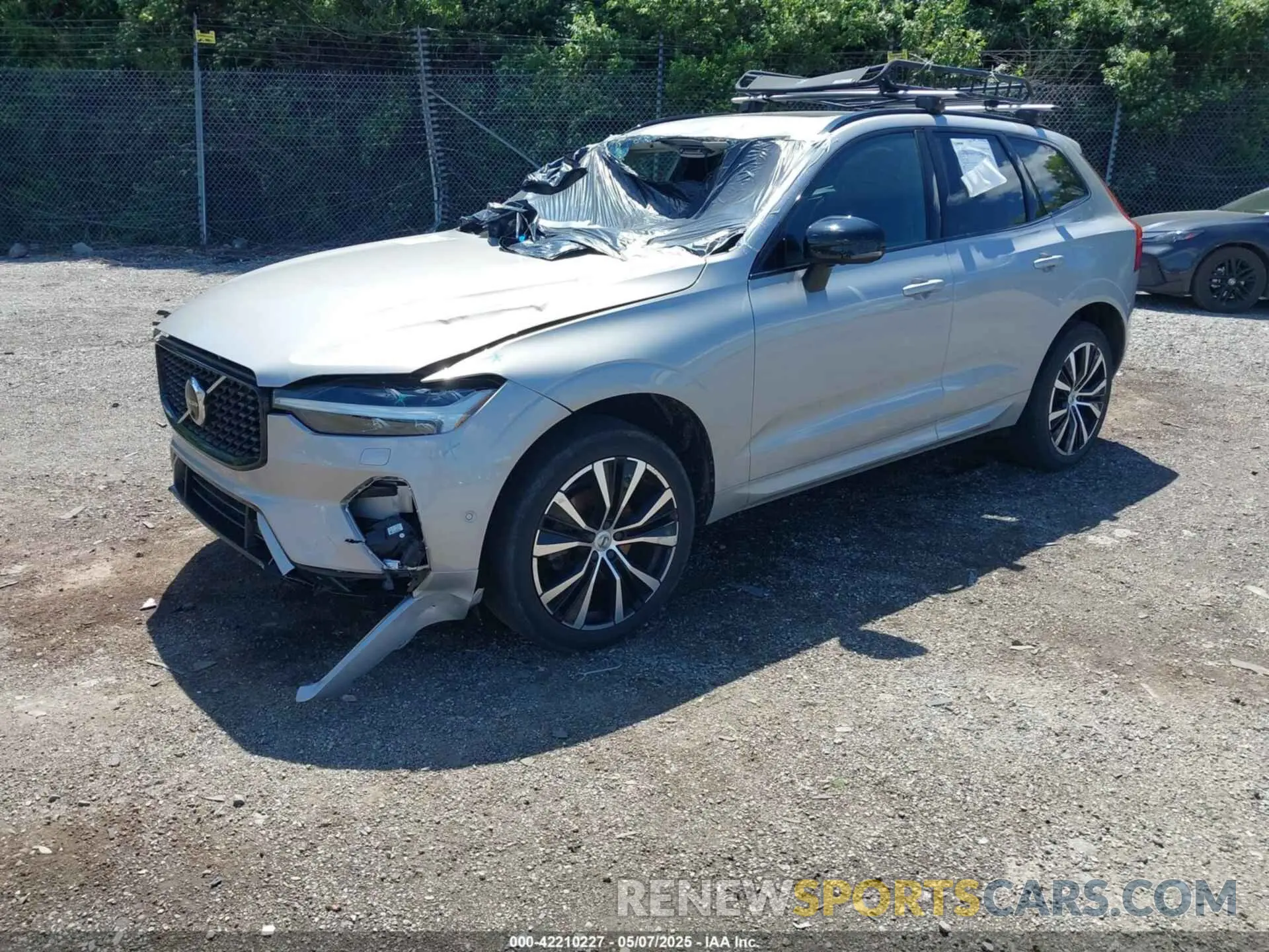 2 Photograph of a damaged car YV4L12RW2P1198966 VOLVO XC60 2023