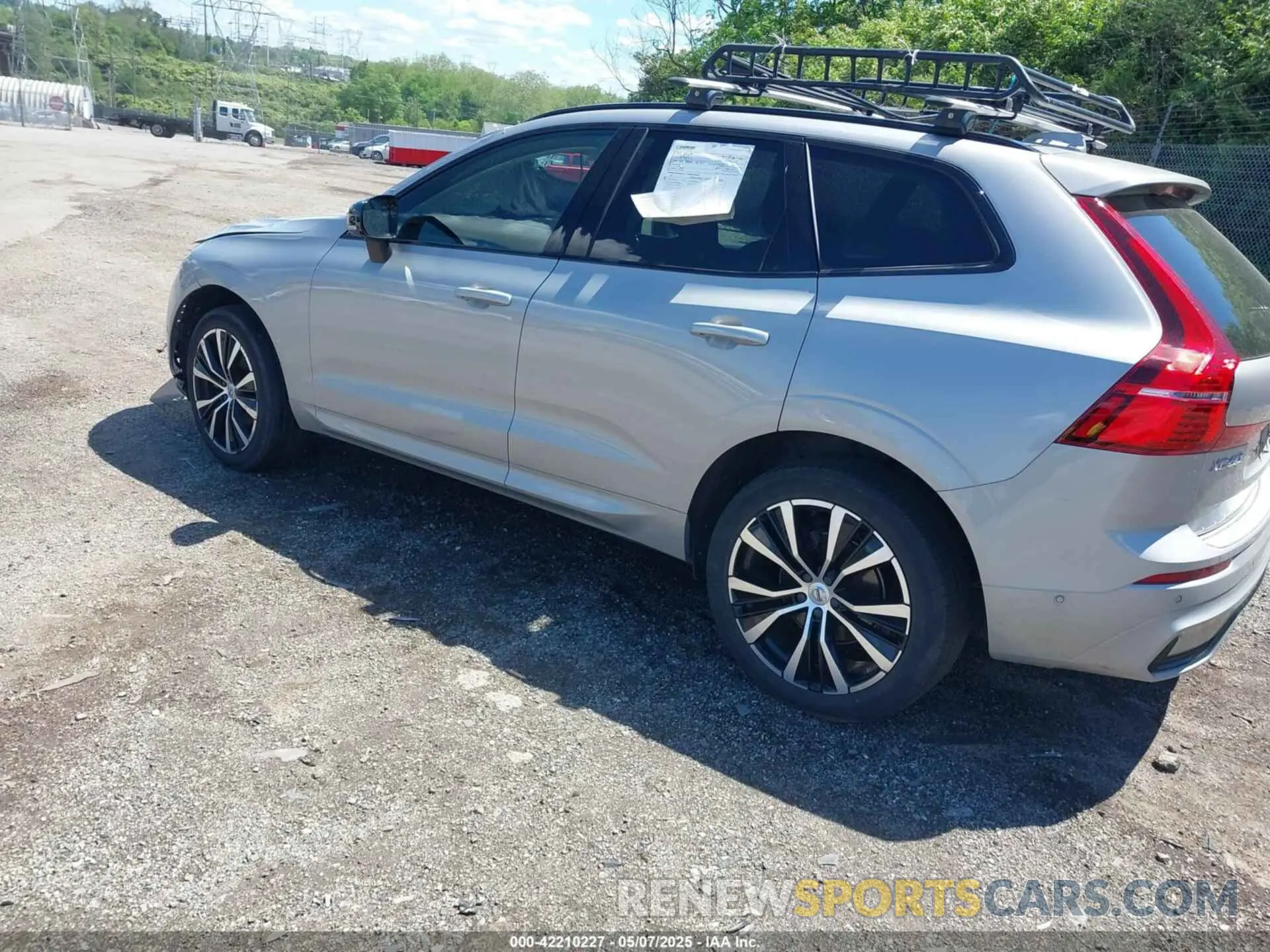 3 Photograph of a damaged car YV4L12RW2P1198966 VOLVO XC60 2023