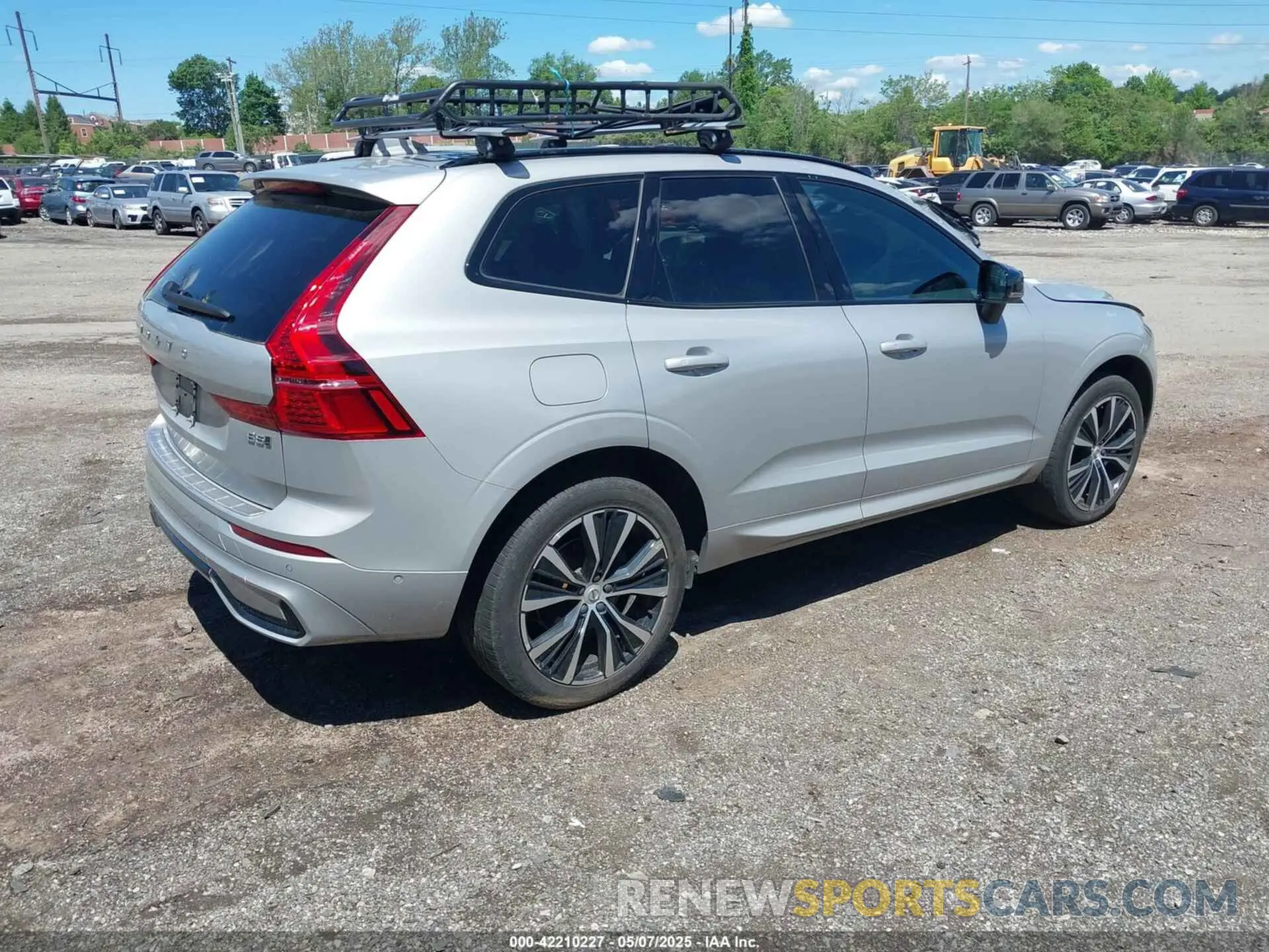 4 Photograph of a damaged car YV4L12RW2P1198966 VOLVO XC60 2023