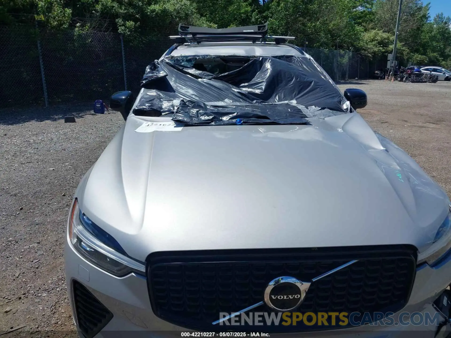 6 Photograph of a damaged car YV4L12RW2P1198966 VOLVO XC60 2023