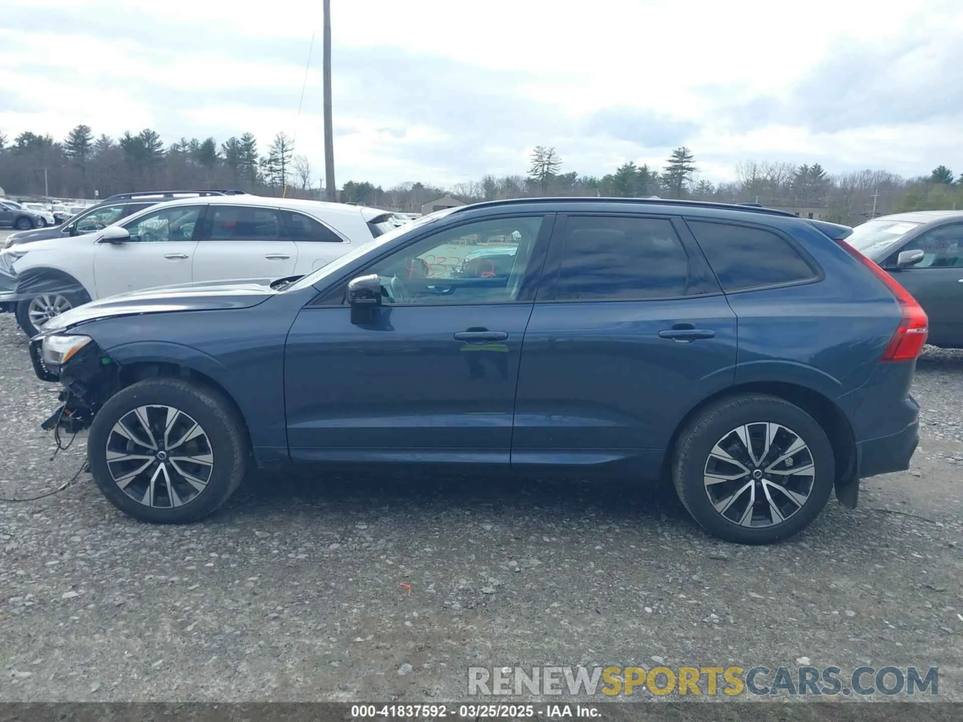 14 Photograph of a damaged car YV4L12RW2P1253156 VOLVO XC60 2023