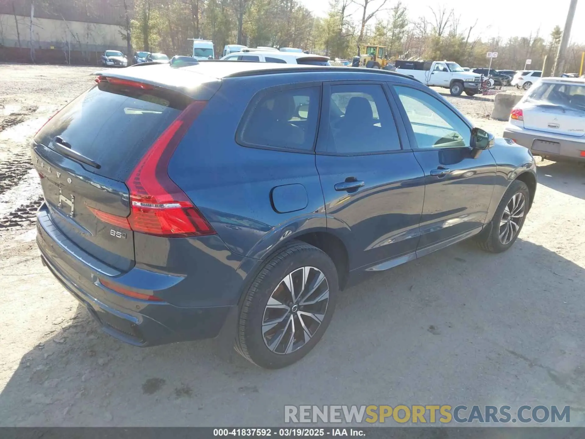 4 Photograph of a damaged car YV4L12RW2P1253156 VOLVO XC60 2023