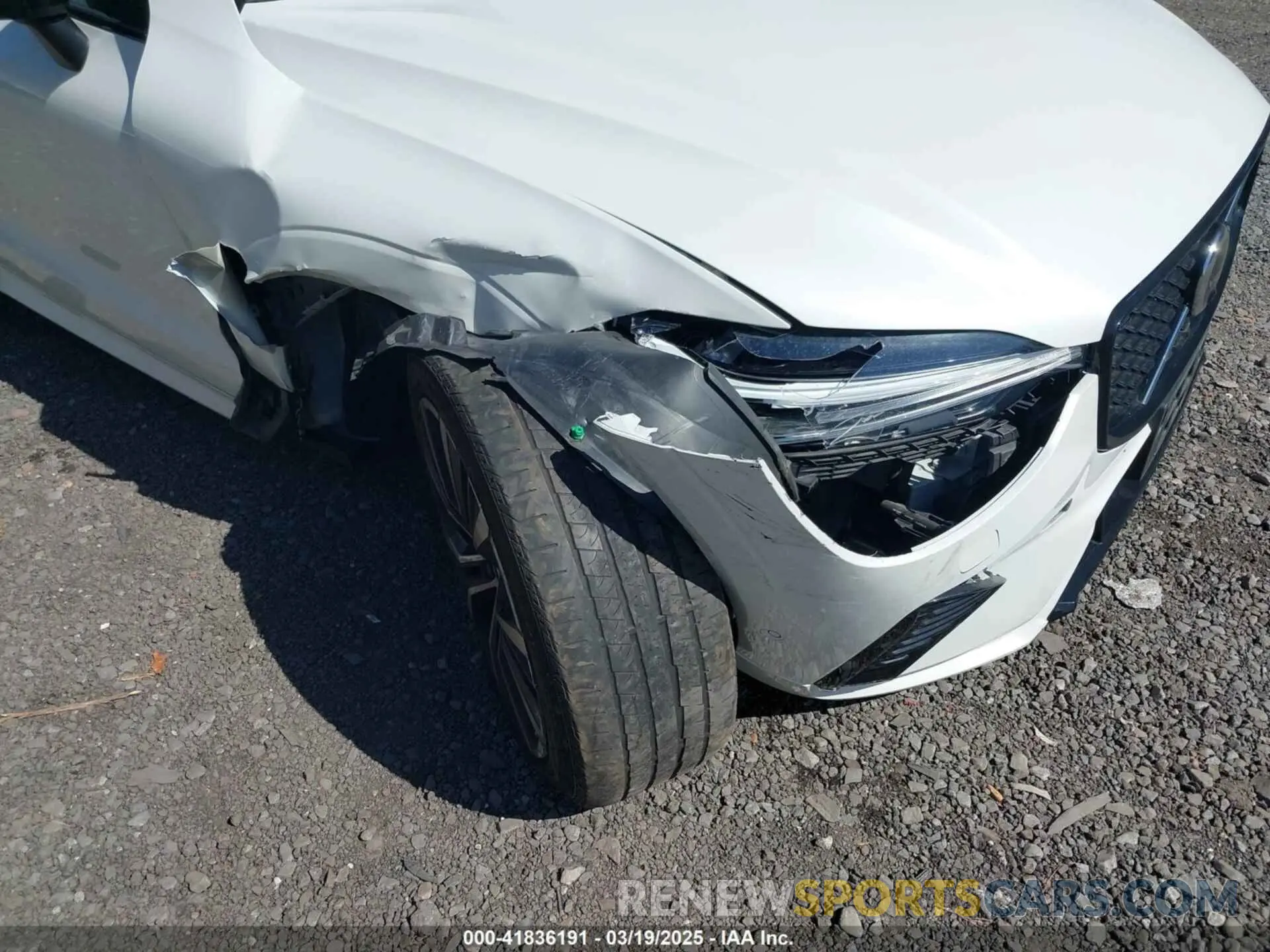 6 Photograph of a damaged car YV4L12RW3P1332481 VOLVO XC60 2023