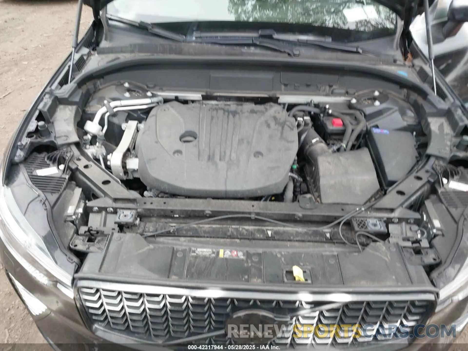 10 Photograph of a damaged car YV4L12RJ6R1871815 VOLVO XC60 2024