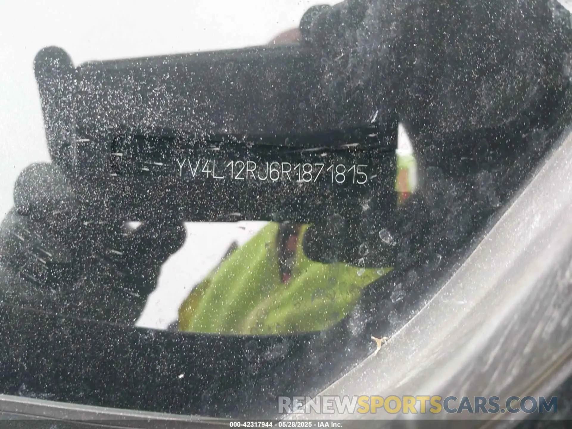 17 Photograph of a damaged car YV4L12RJ6R1871815 VOLVO XC60 2024