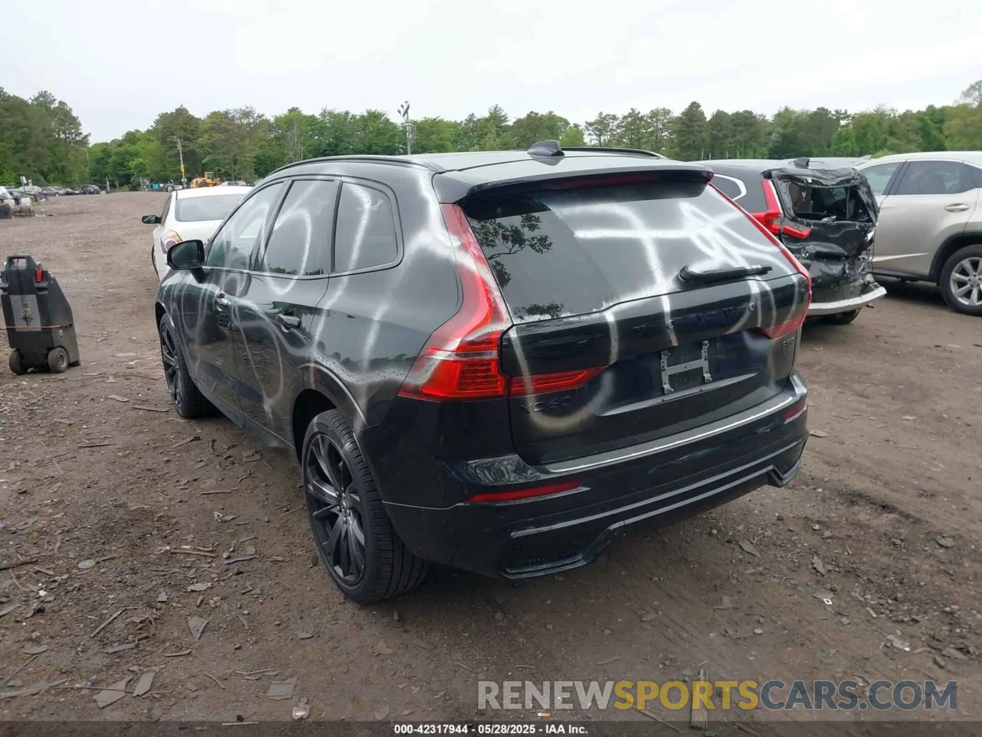 3 Photograph of a damaged car YV4L12RJ6R1871815 VOLVO XC60 2024