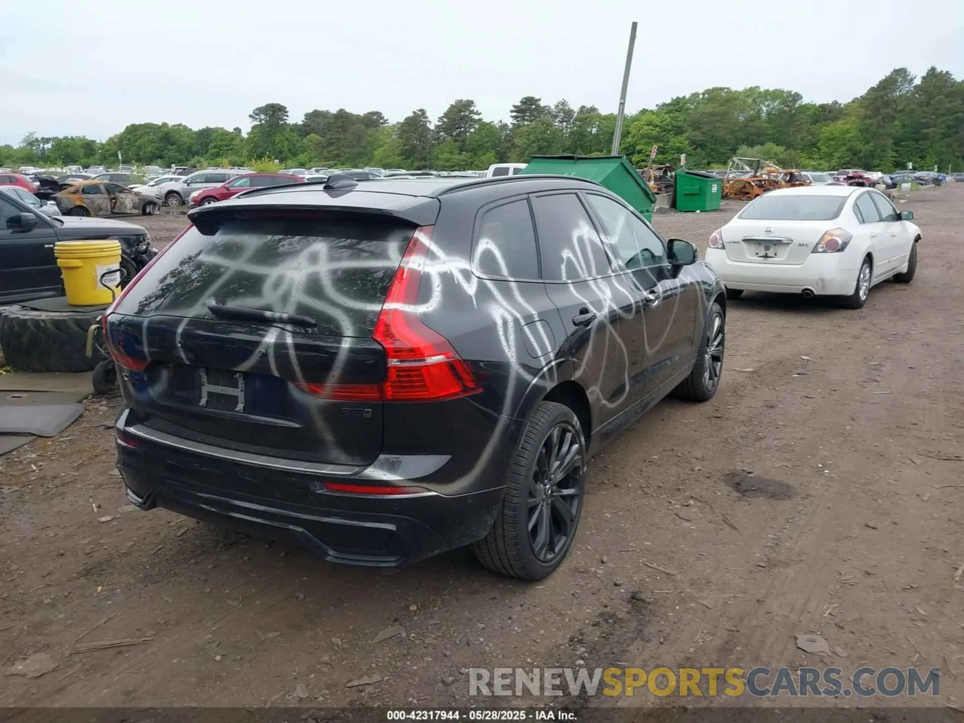 4 Photograph of a damaged car YV4L12RJ6R1871815 VOLVO XC60 2024