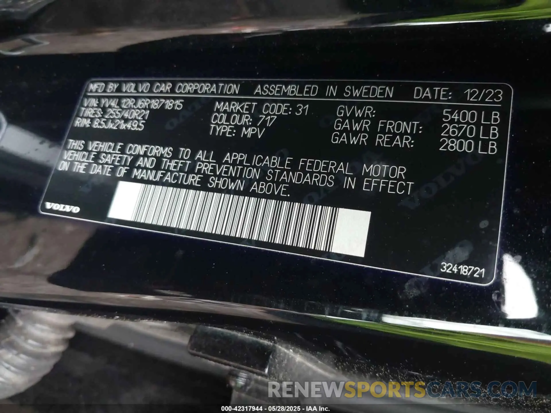 9 Photograph of a damaged car YV4L12RJ6R1871815 VOLVO XC60 2024