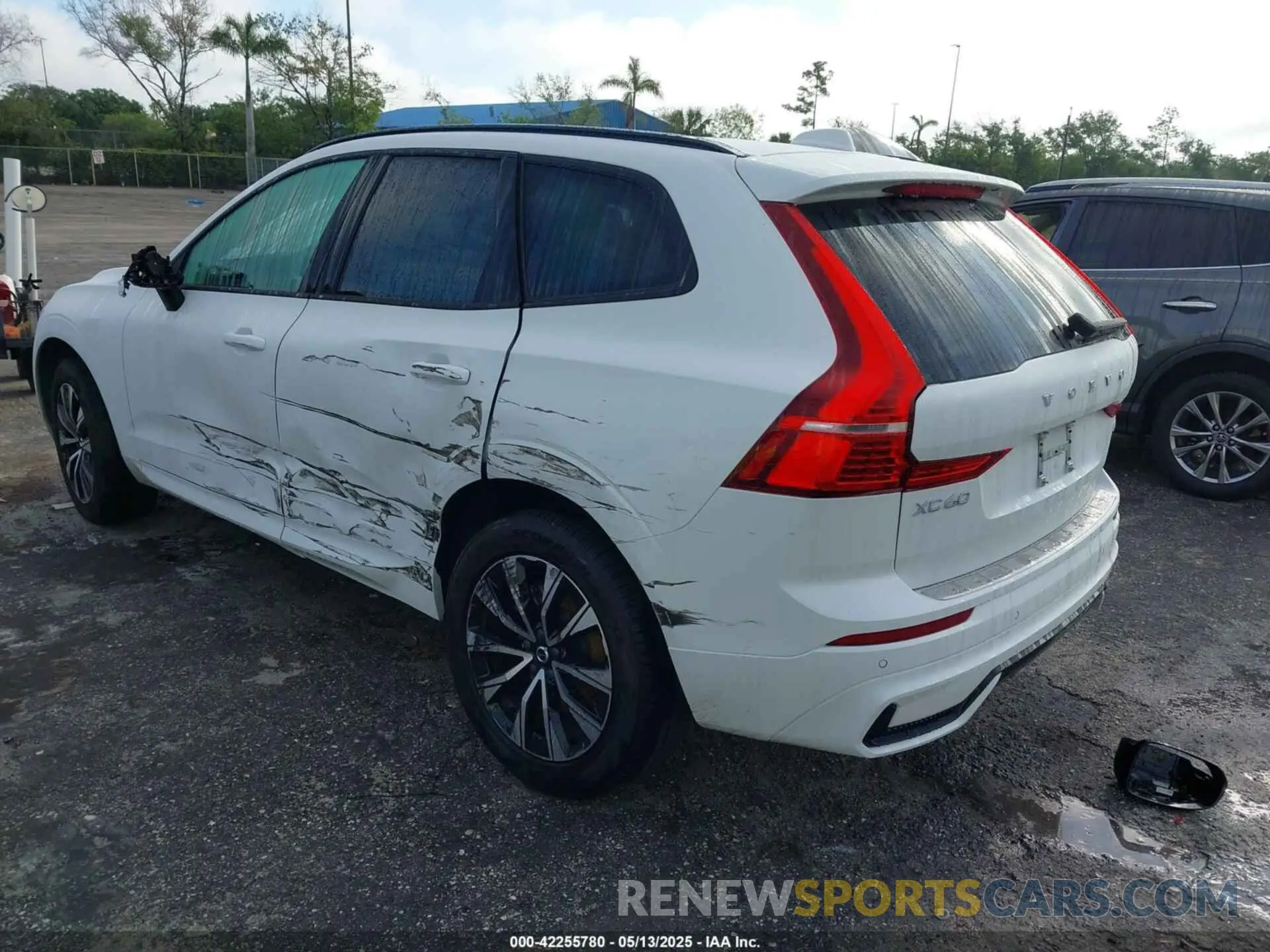3 Photograph of a damaged car YV4L12RK2R1910232 VOLVO XC60 2024