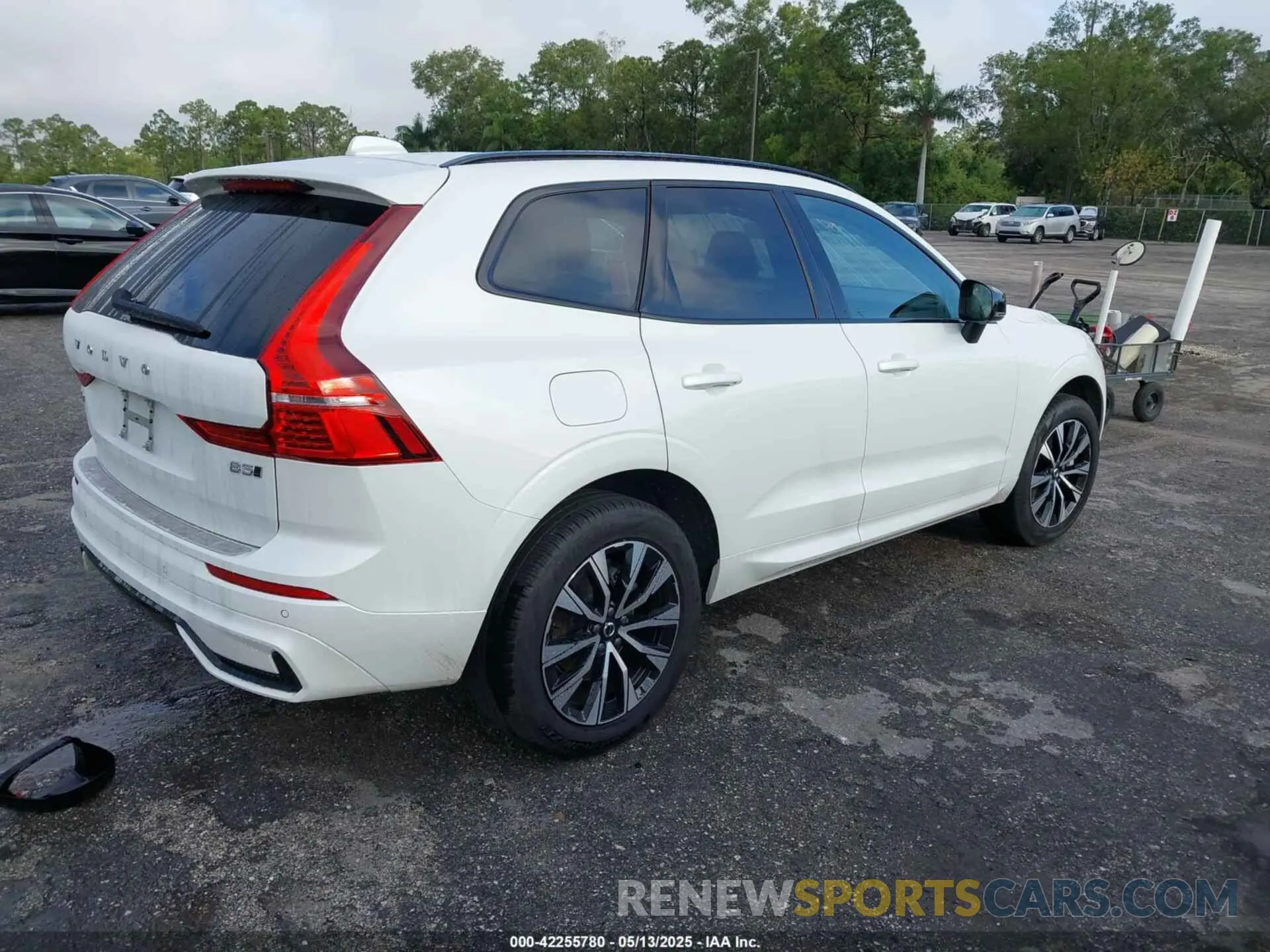 4 Photograph of a damaged car YV4L12RK2R1910232 VOLVO XC60 2024