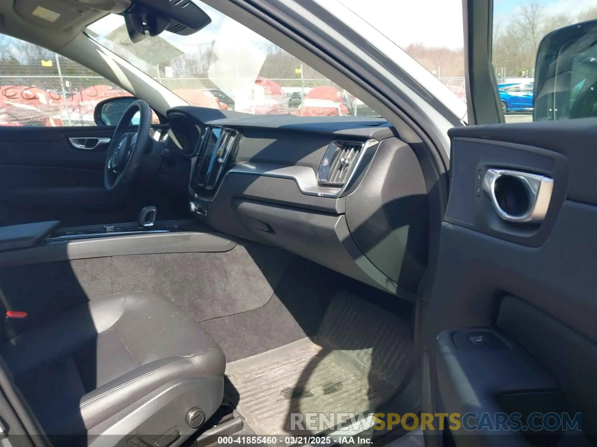 5 Photograph of a damaged car YV4L12RK5R1720778 VOLVO XC60 2024