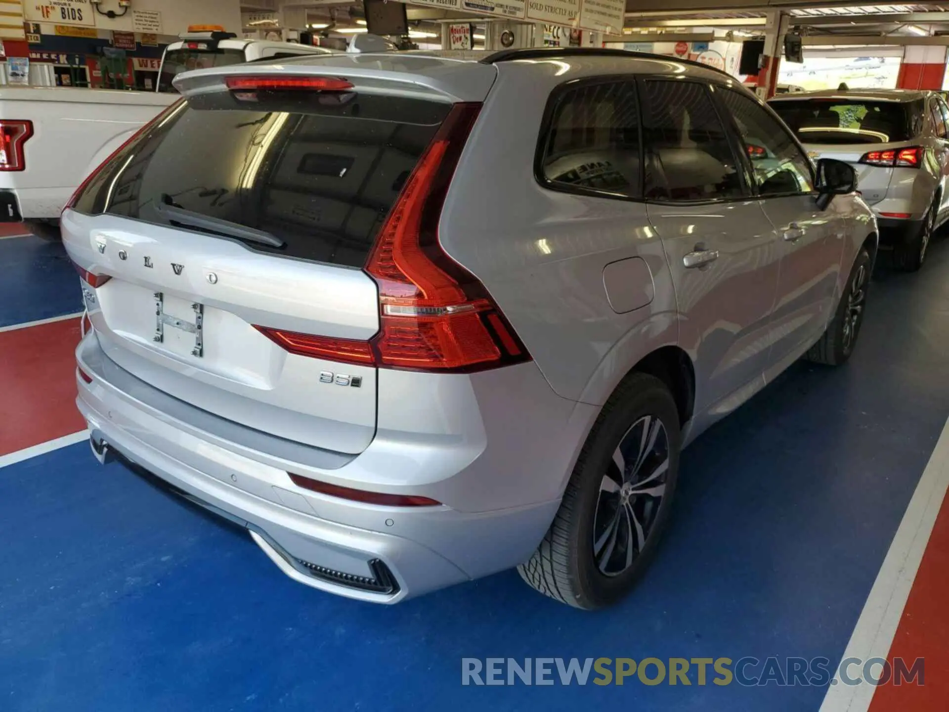 2 Photograph of a damaged car YV4L12RK7R1929374 VOLVO XC60 2024