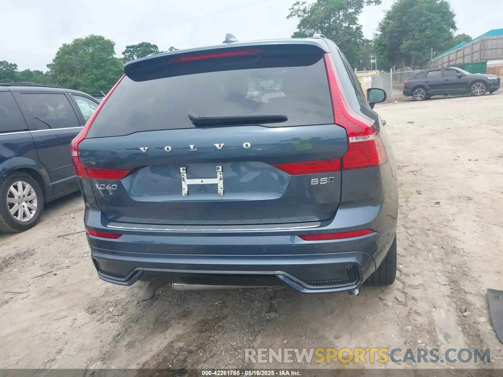 16 Photograph of a damaged car YV4L12RL2R1777819 VOLVO XC60 2024