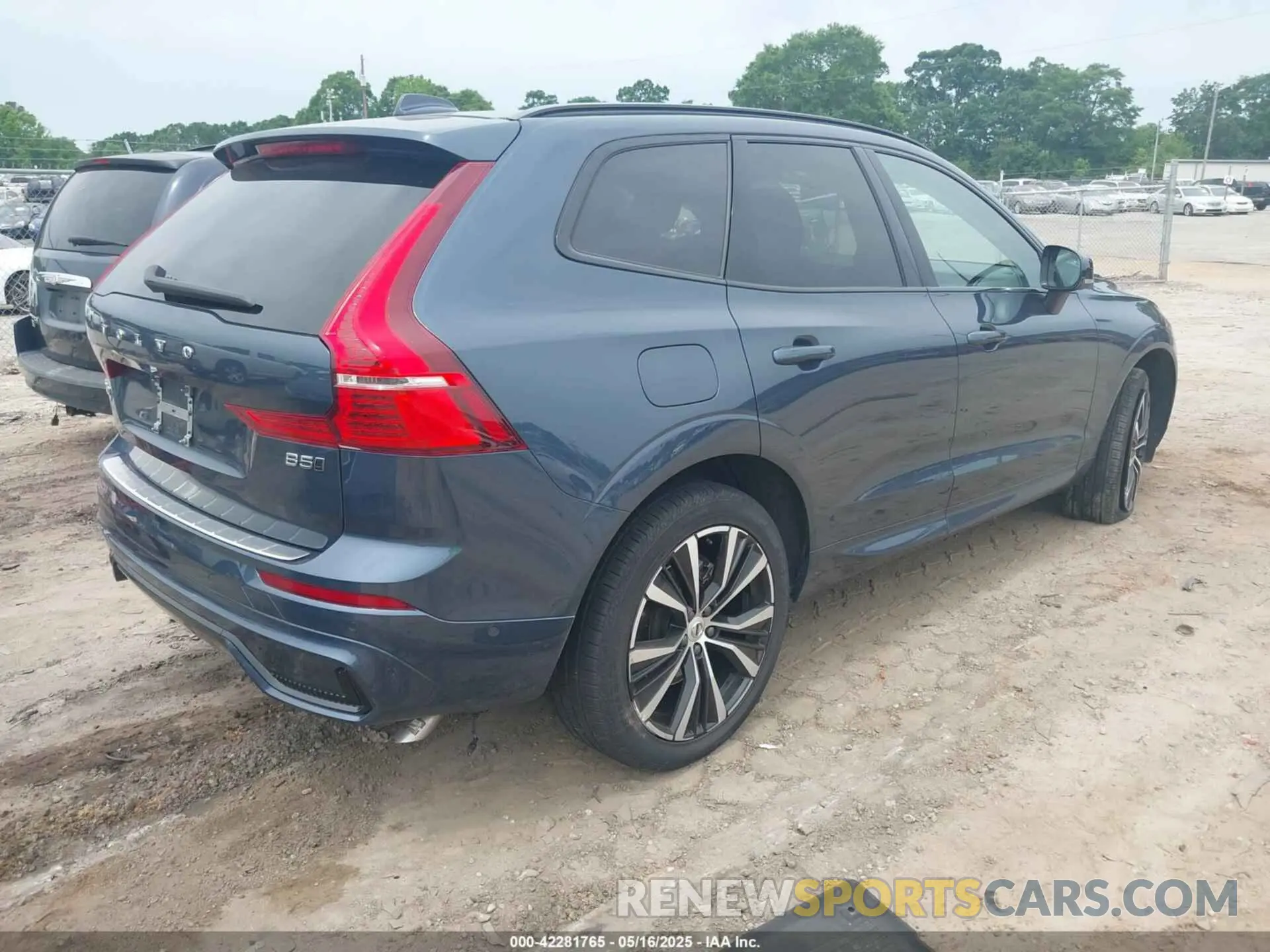 4 Photograph of a damaged car YV4L12RL2R1777819 VOLVO XC60 2024