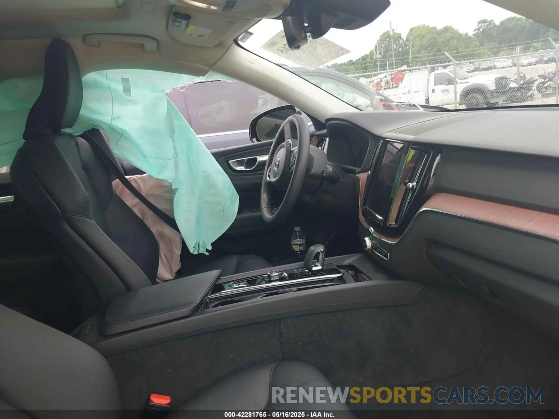 5 Photograph of a damaged car YV4L12RL2R1777819 VOLVO XC60 2024