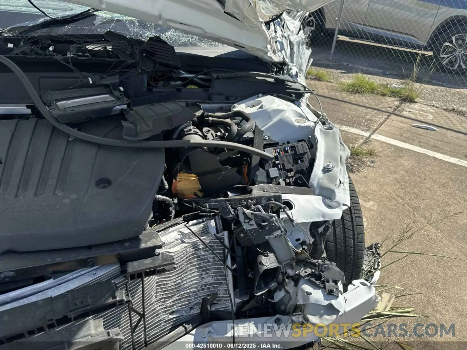 11 Photograph of a damaged car YV4L12RL3R1731352 VOLVO XC60 2024
