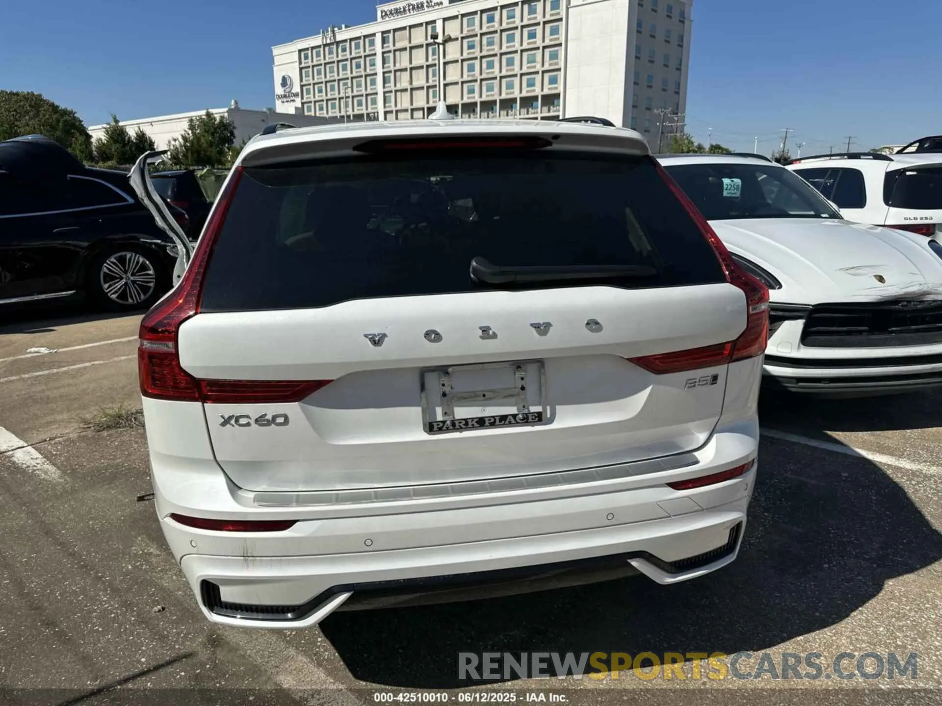 13 Photograph of a damaged car YV4L12RL3R1731352 VOLVO XC60 2024