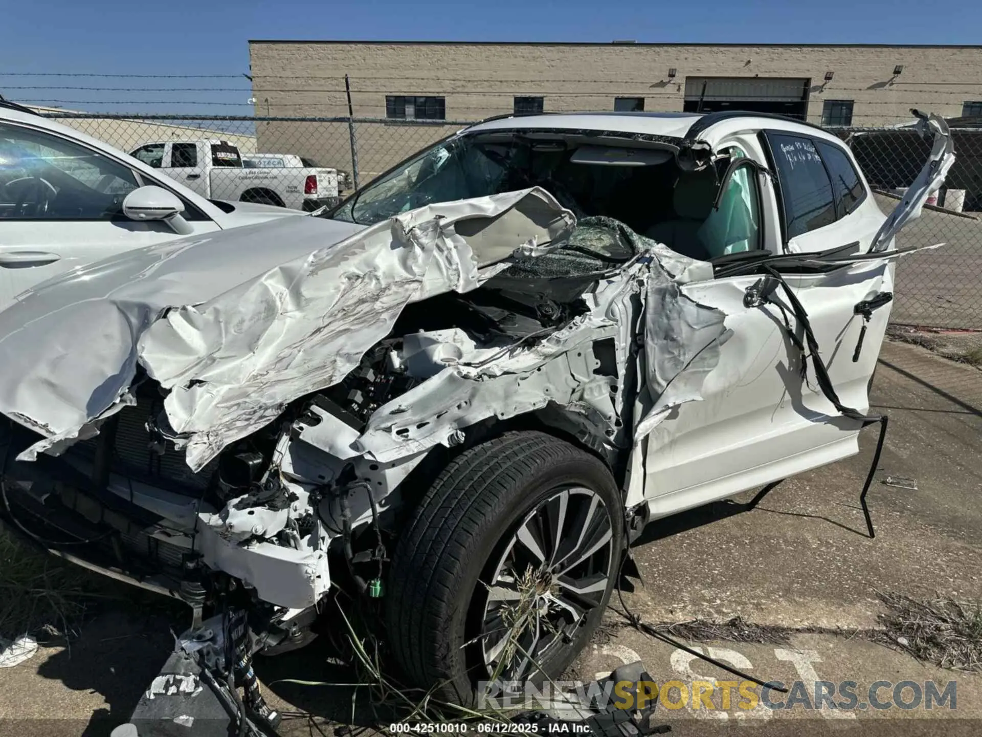 2 Photograph of a damaged car YV4L12RL3R1731352 VOLVO XC60 2024