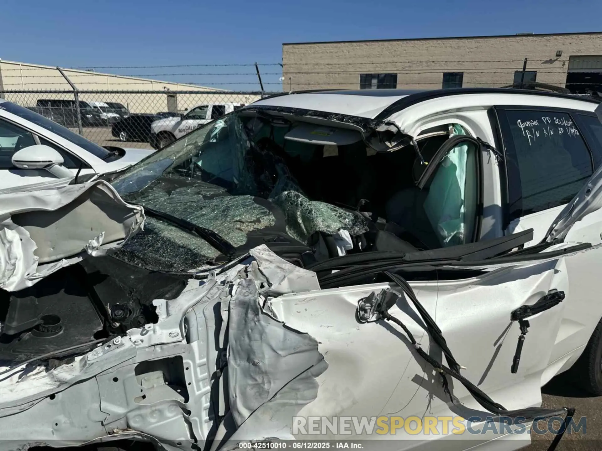 6 Photograph of a damaged car YV4L12RL3R1731352 VOLVO XC60 2024