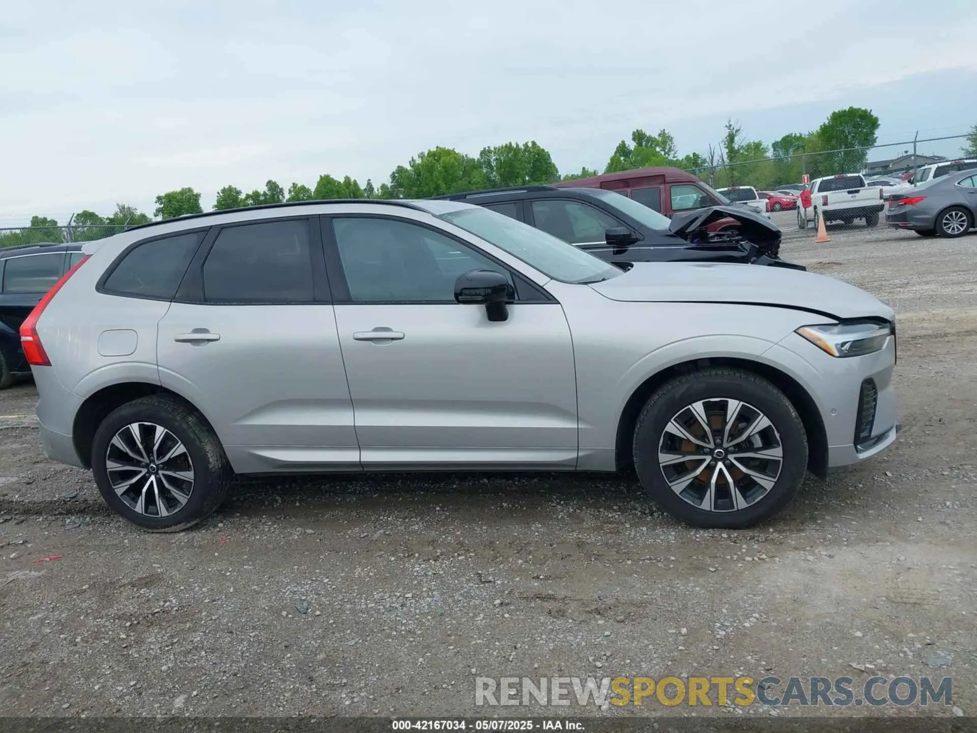 13 Photograph of a damaged car YV4L12RL5R1885058 VOLVO XC60 2024