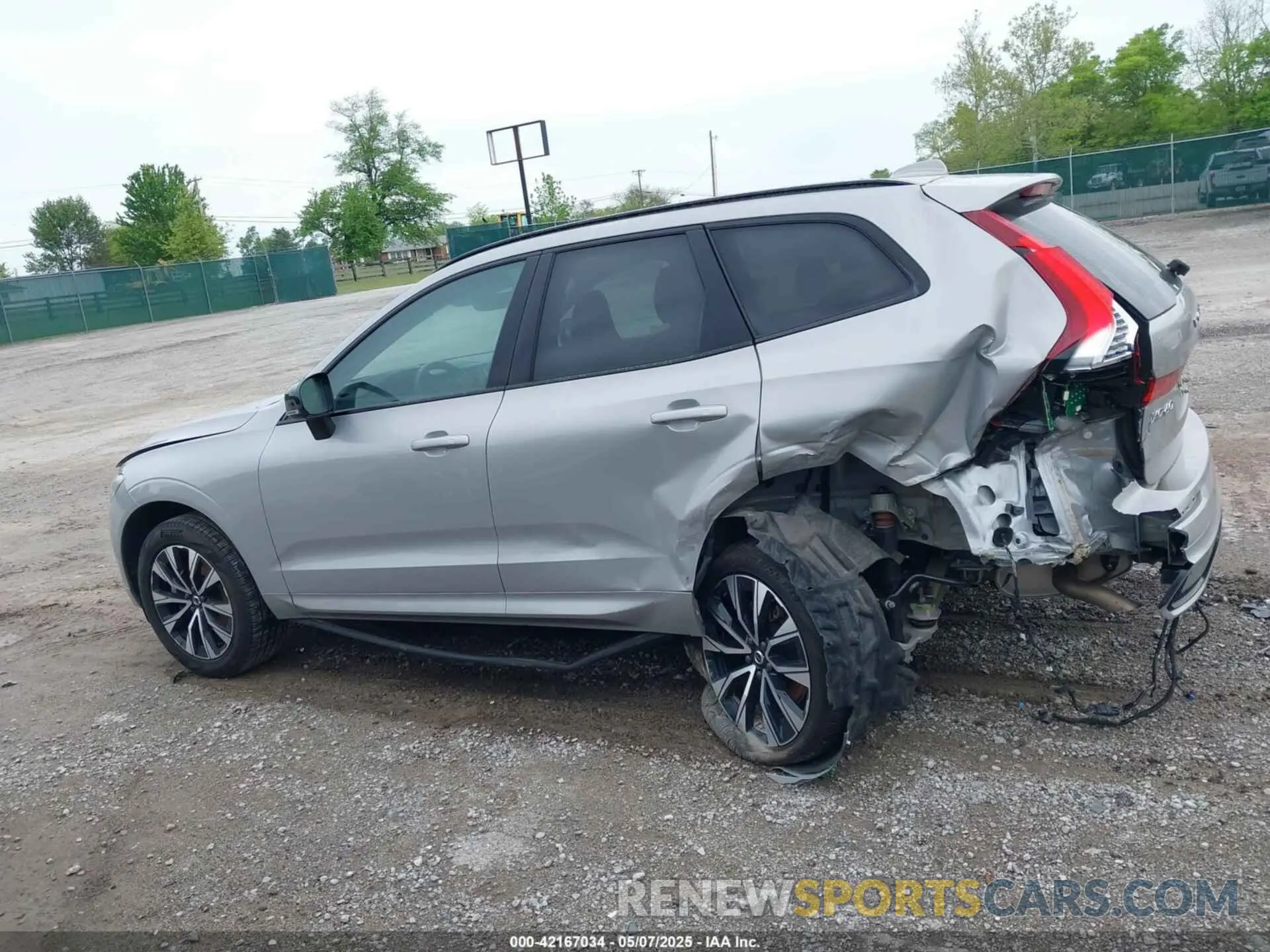 14 Photograph of a damaged car YV4L12RL5R1885058 VOLVO XC60 2024