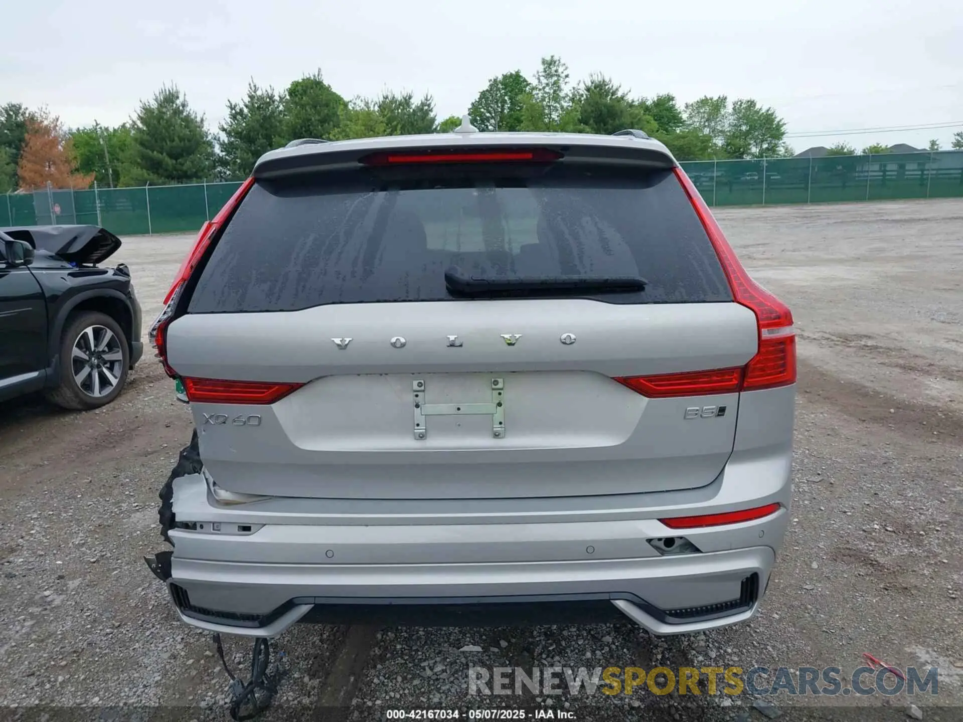 16 Photograph of a damaged car YV4L12RL5R1885058 VOLVO XC60 2024