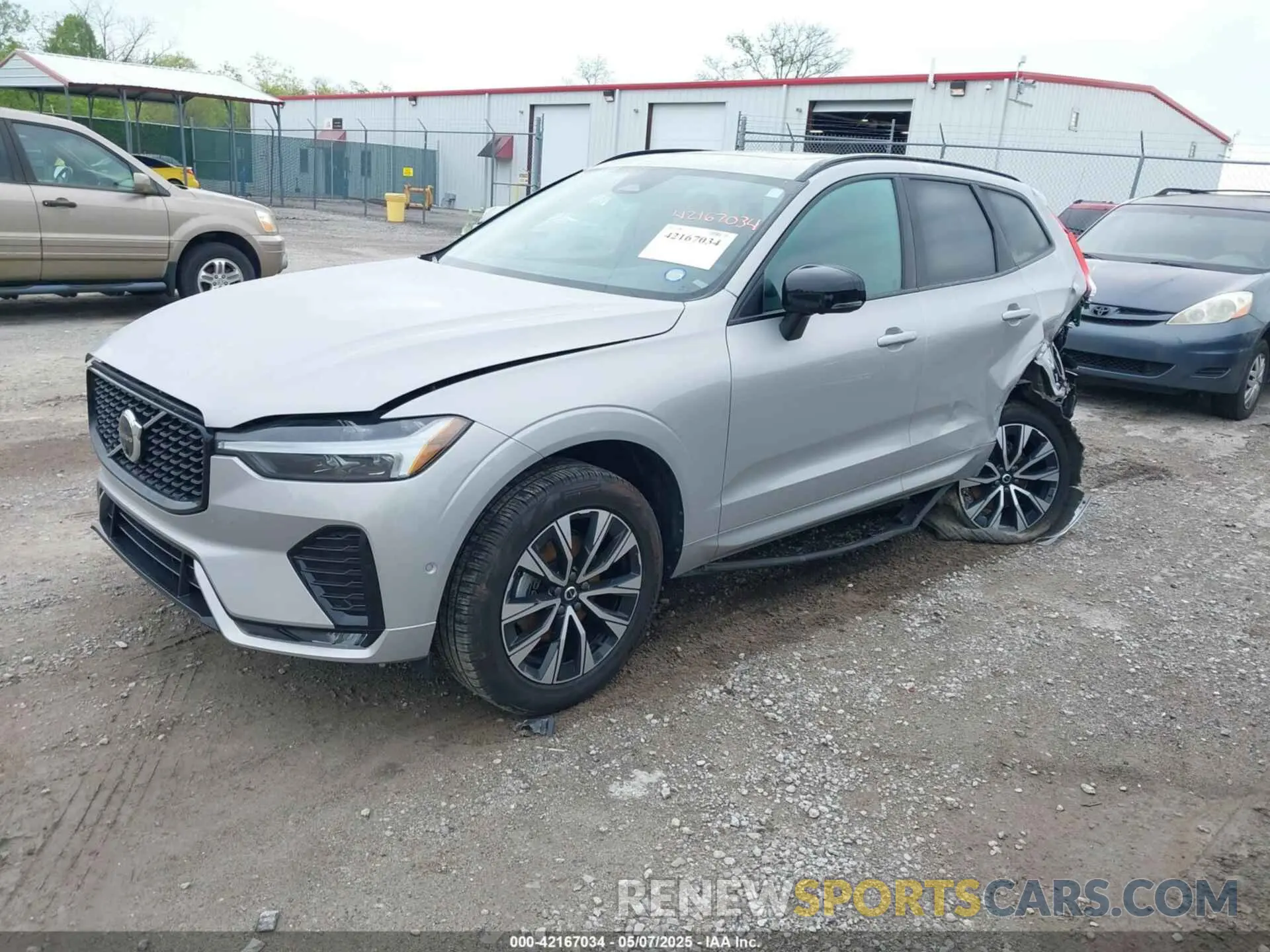 2 Photograph of a damaged car YV4L12RL5R1885058 VOLVO XC60 2024