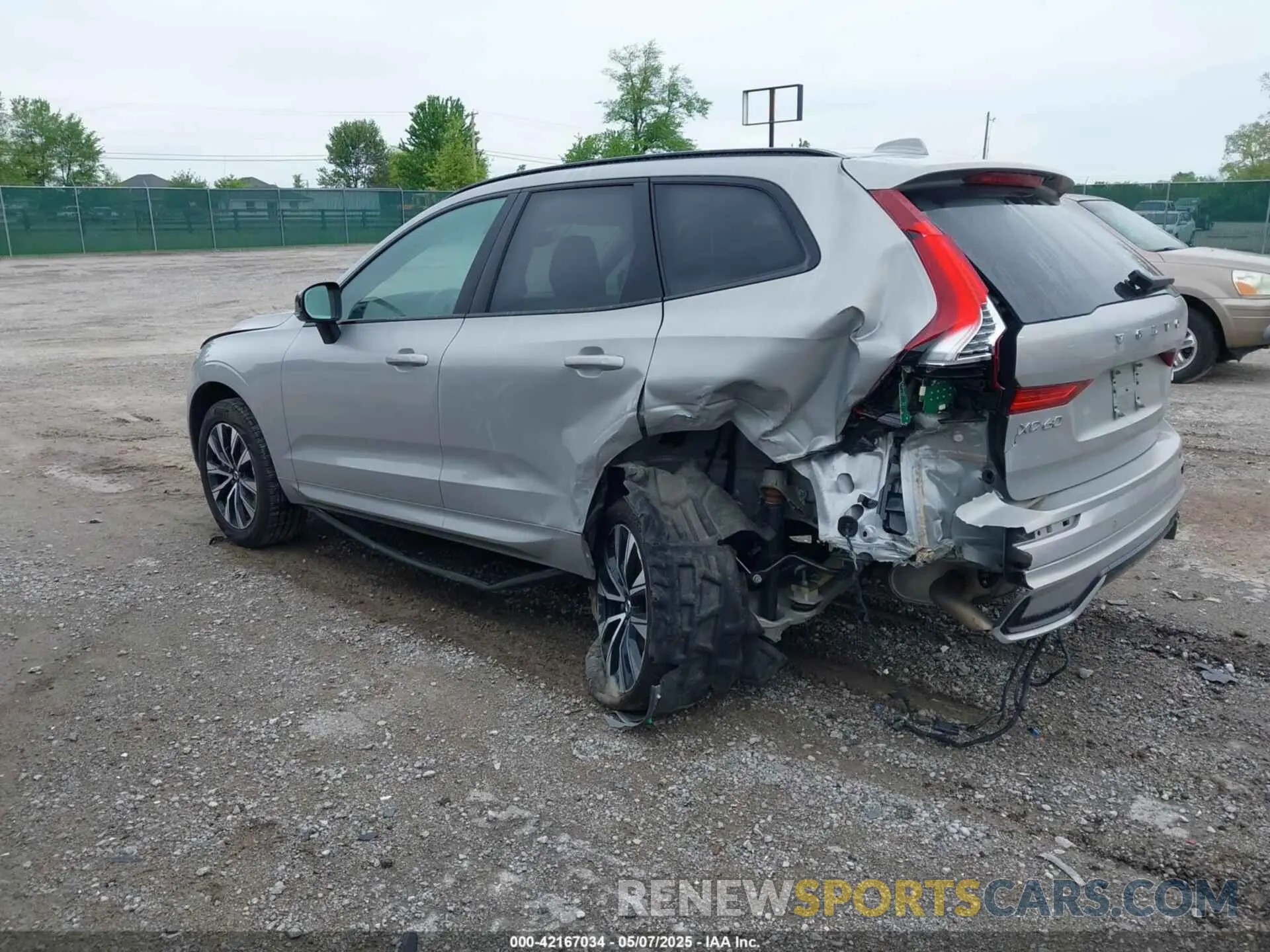 3 Photograph of a damaged car YV4L12RL5R1885058 VOLVO XC60 2024
