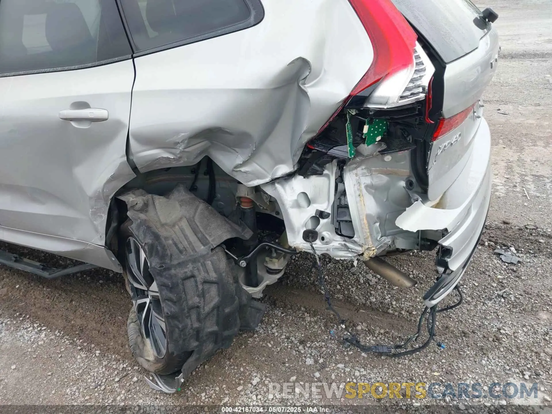 6 Photograph of a damaged car YV4L12RL5R1885058 VOLVO XC60 2024