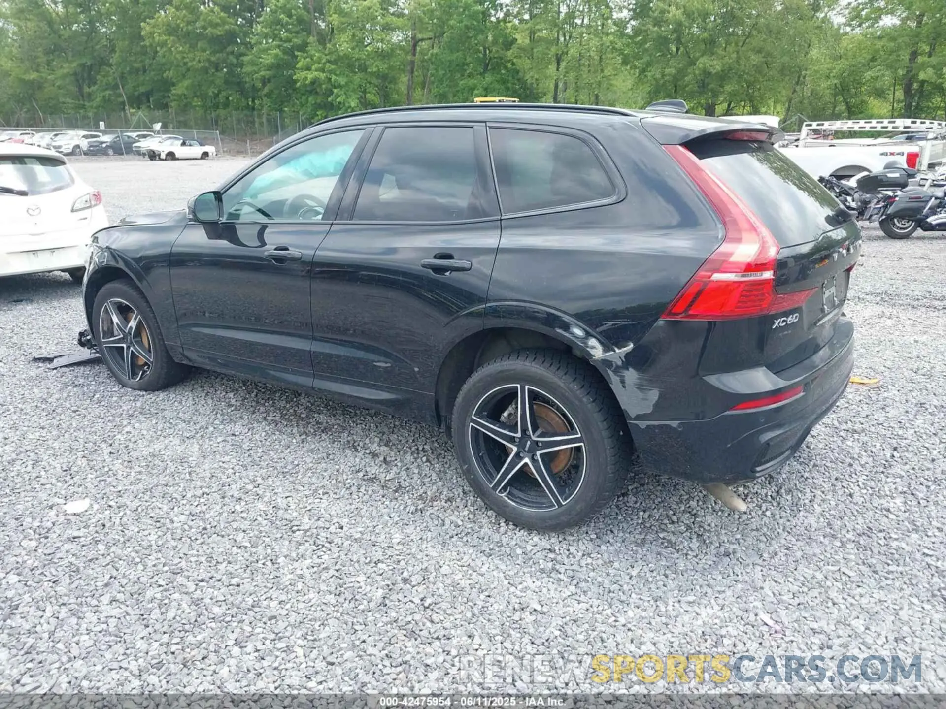 3 Photograph of a damaged car YV4L12RL7R1825427 VOLVO XC60 2024