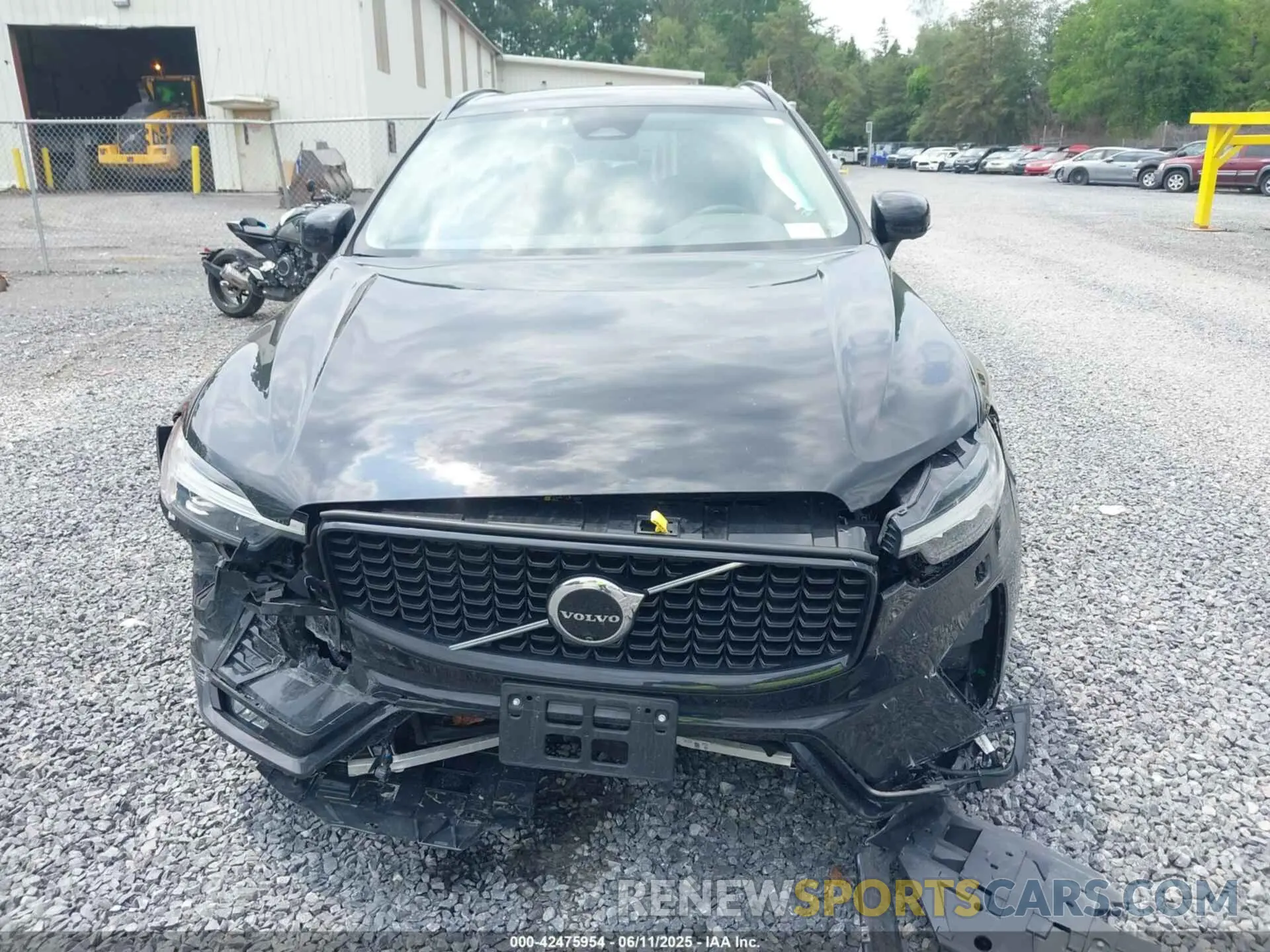 6 Photograph of a damaged car YV4L12RL7R1825427 VOLVO XC60 2024