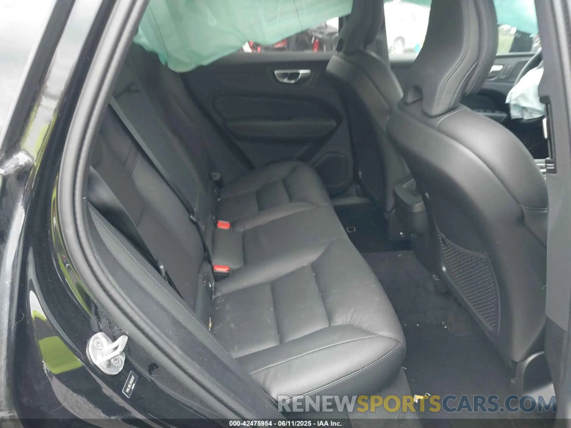 8 Photograph of a damaged car YV4L12RL7R1825427 VOLVO XC60 2024