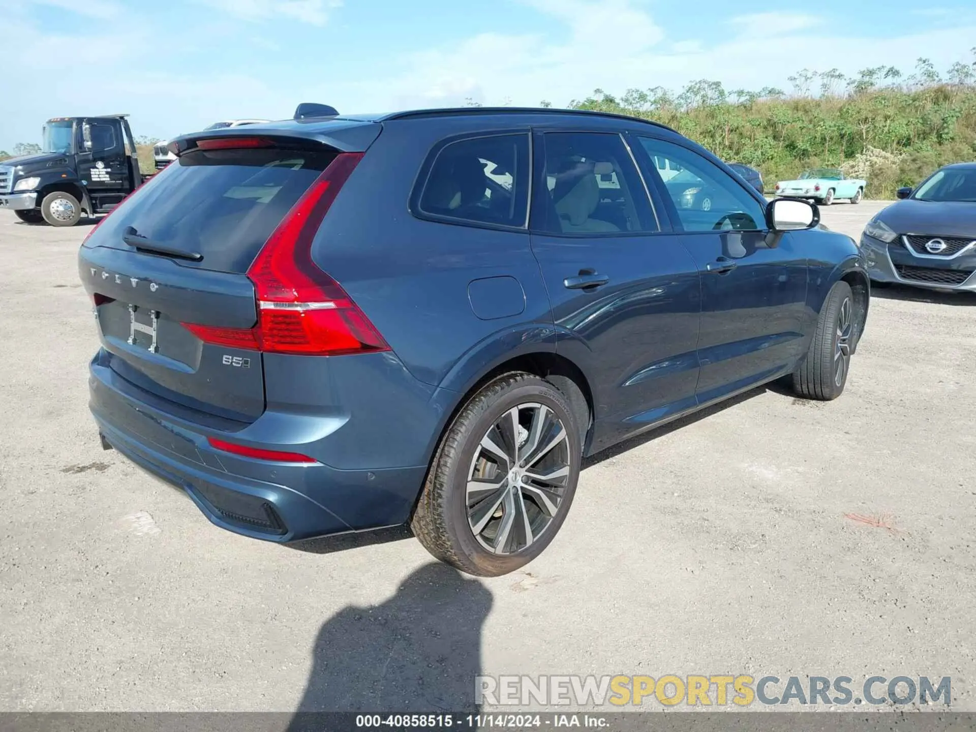 4 Photograph of a damaged car YV4L12RL7R1928699 VOLVO XC60 2024