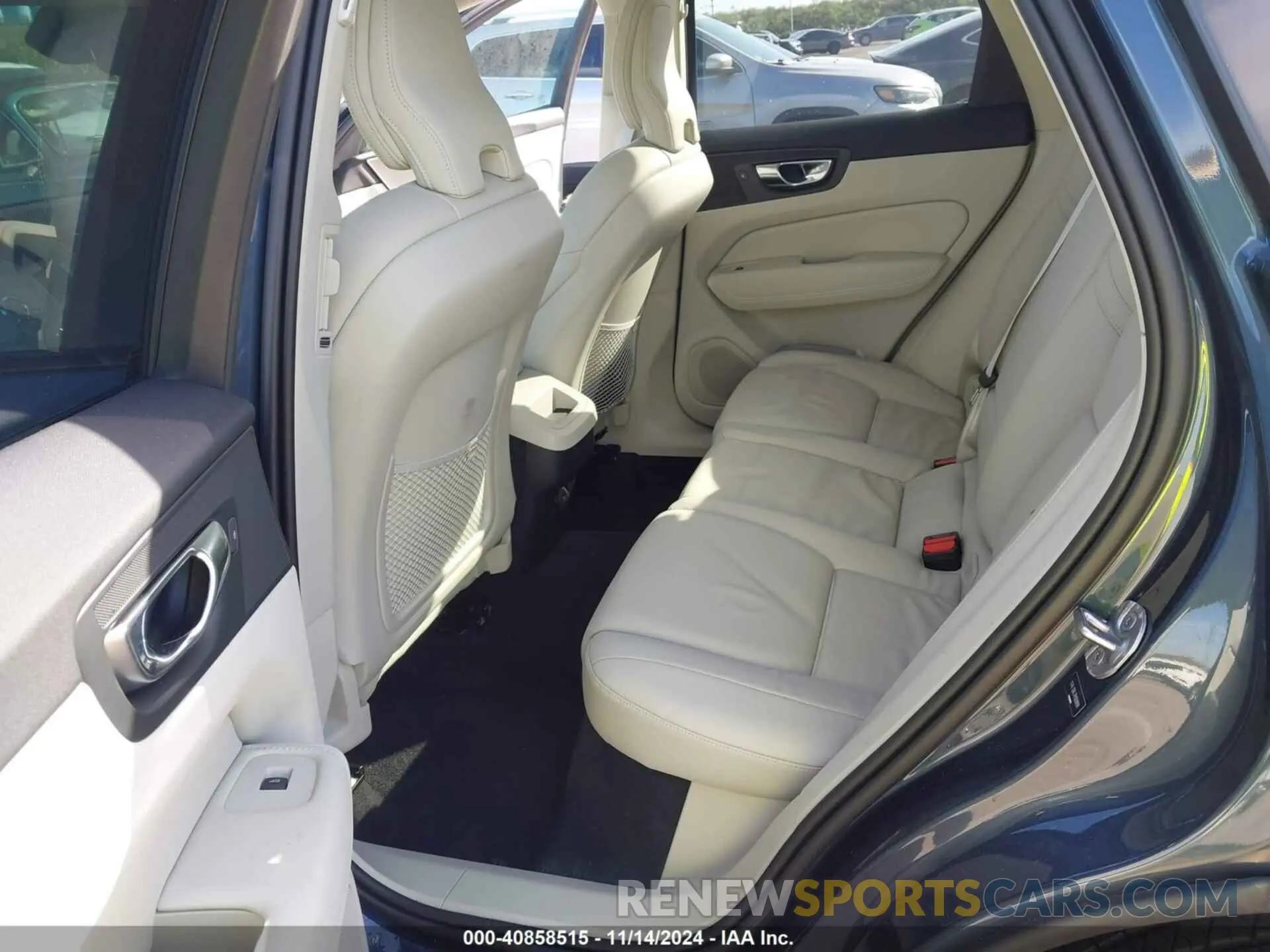 8 Photograph of a damaged car YV4L12RL7R1928699 VOLVO XC60 2024