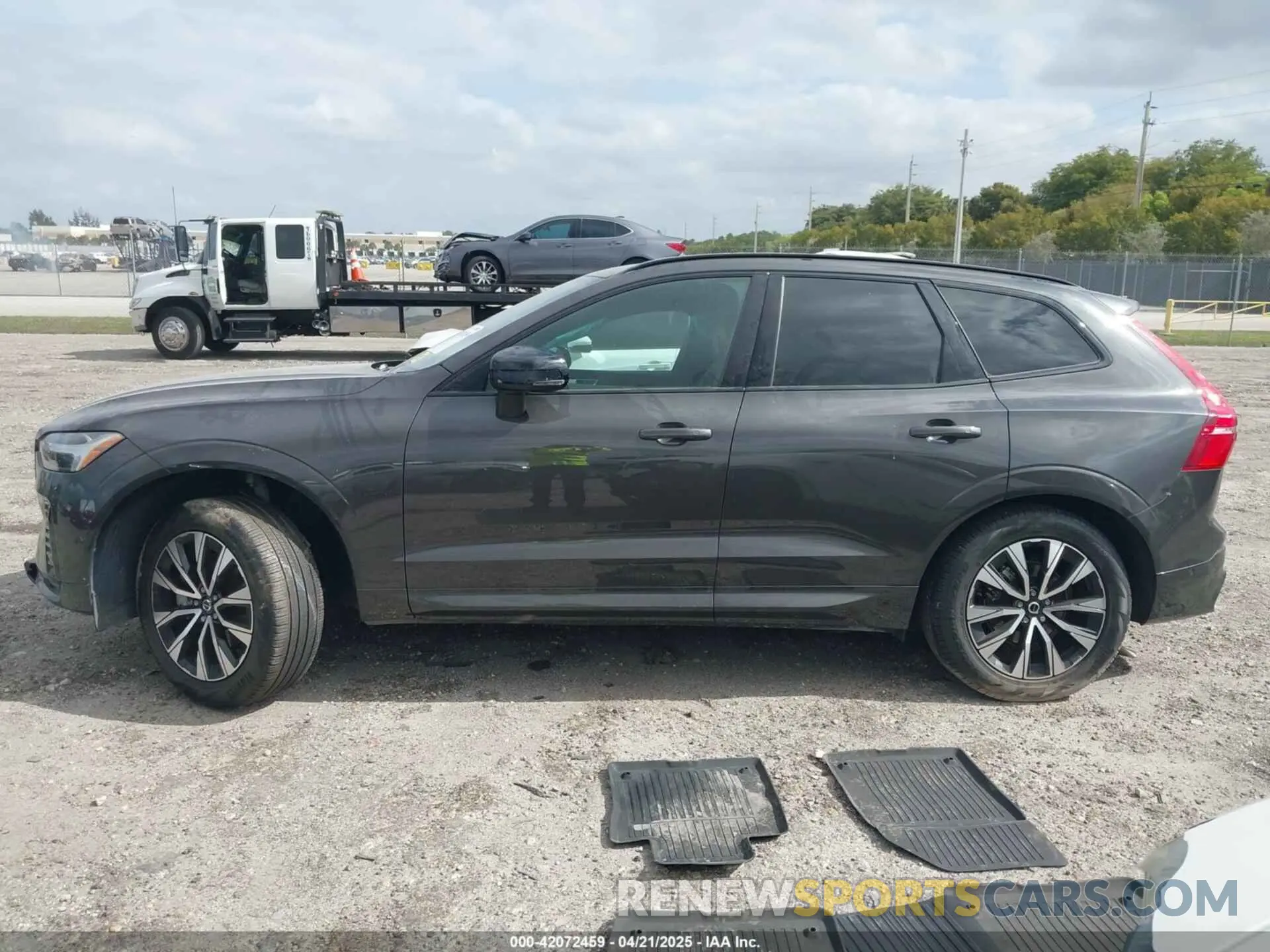 14 Photograph of a damaged car YV4L12RL9R1791846 VOLVO XC60 2024