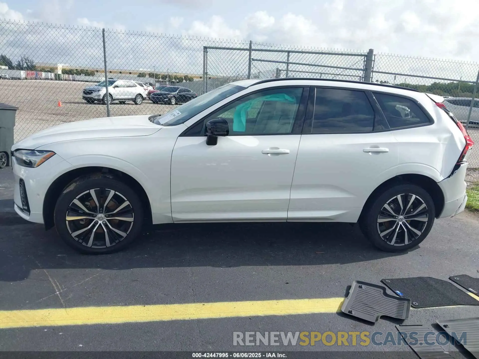 14 Photograph of a damaged car YV4L12RL9R1818978 VOLVO XC60 2024