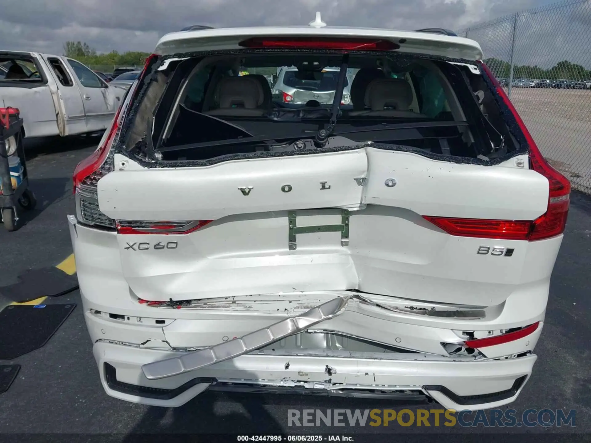 16 Photograph of a damaged car YV4L12RL9R1818978 VOLVO XC60 2024
