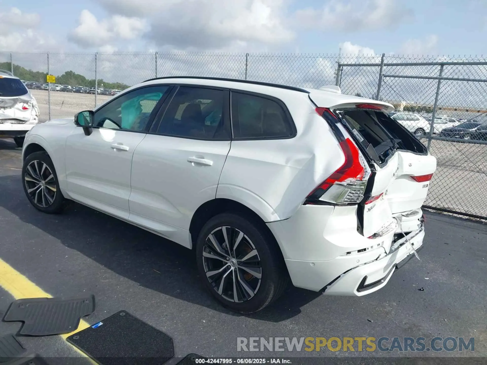 3 Photograph of a damaged car YV4L12RL9R1818978 VOLVO XC60 2024