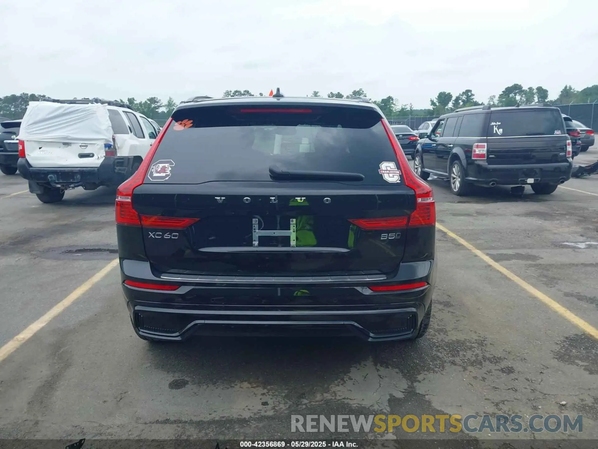 17 Photograph of a damaged car YV4L12RM0R1715246 VOLVO XC60 2024