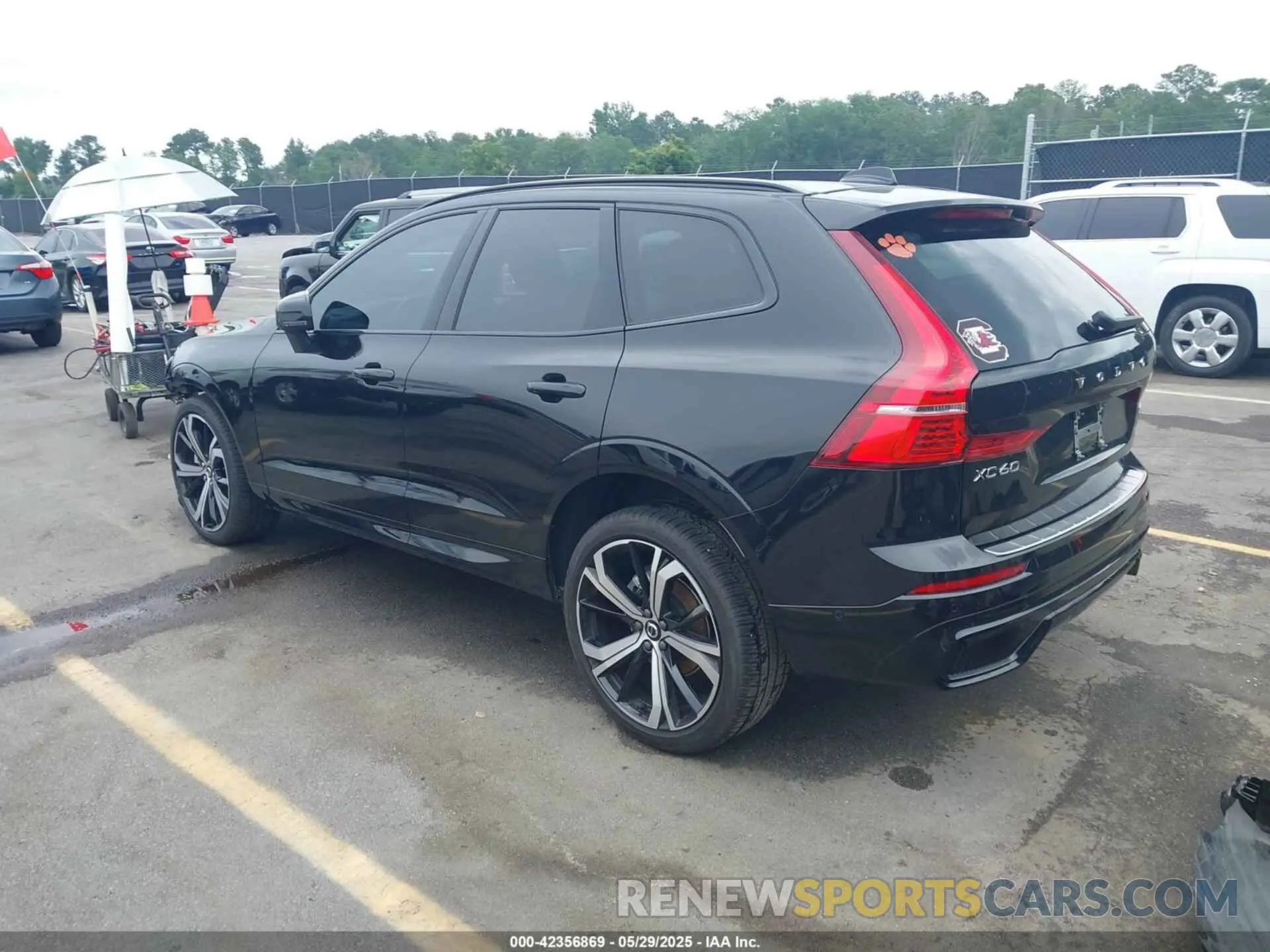 3 Photograph of a damaged car YV4L12RM0R1715246 VOLVO XC60 2024