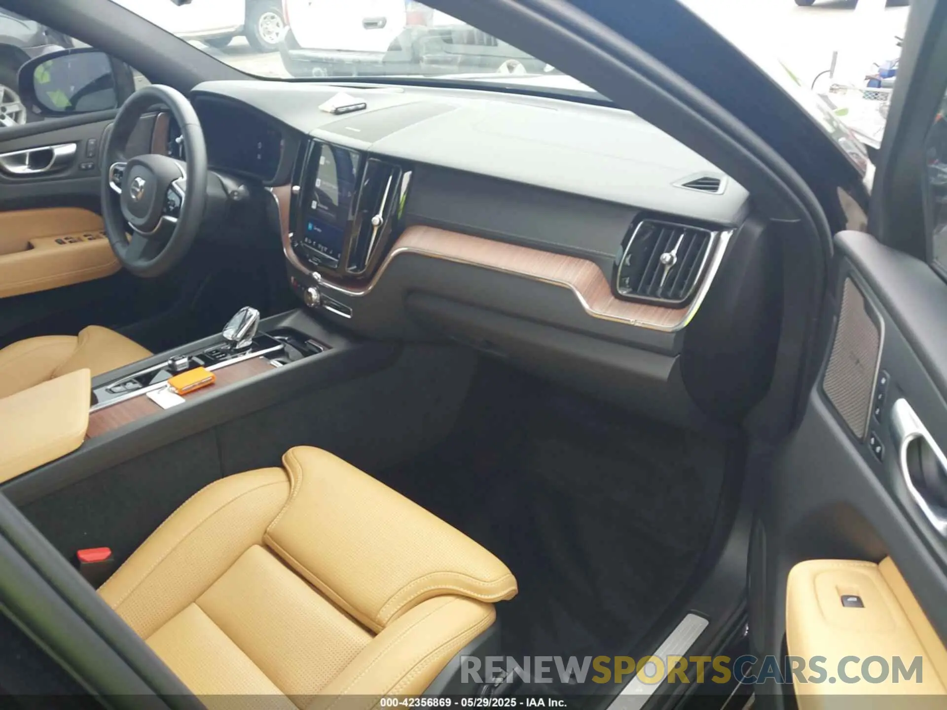 5 Photograph of a damaged car YV4L12RM0R1715246 VOLVO XC60 2024
